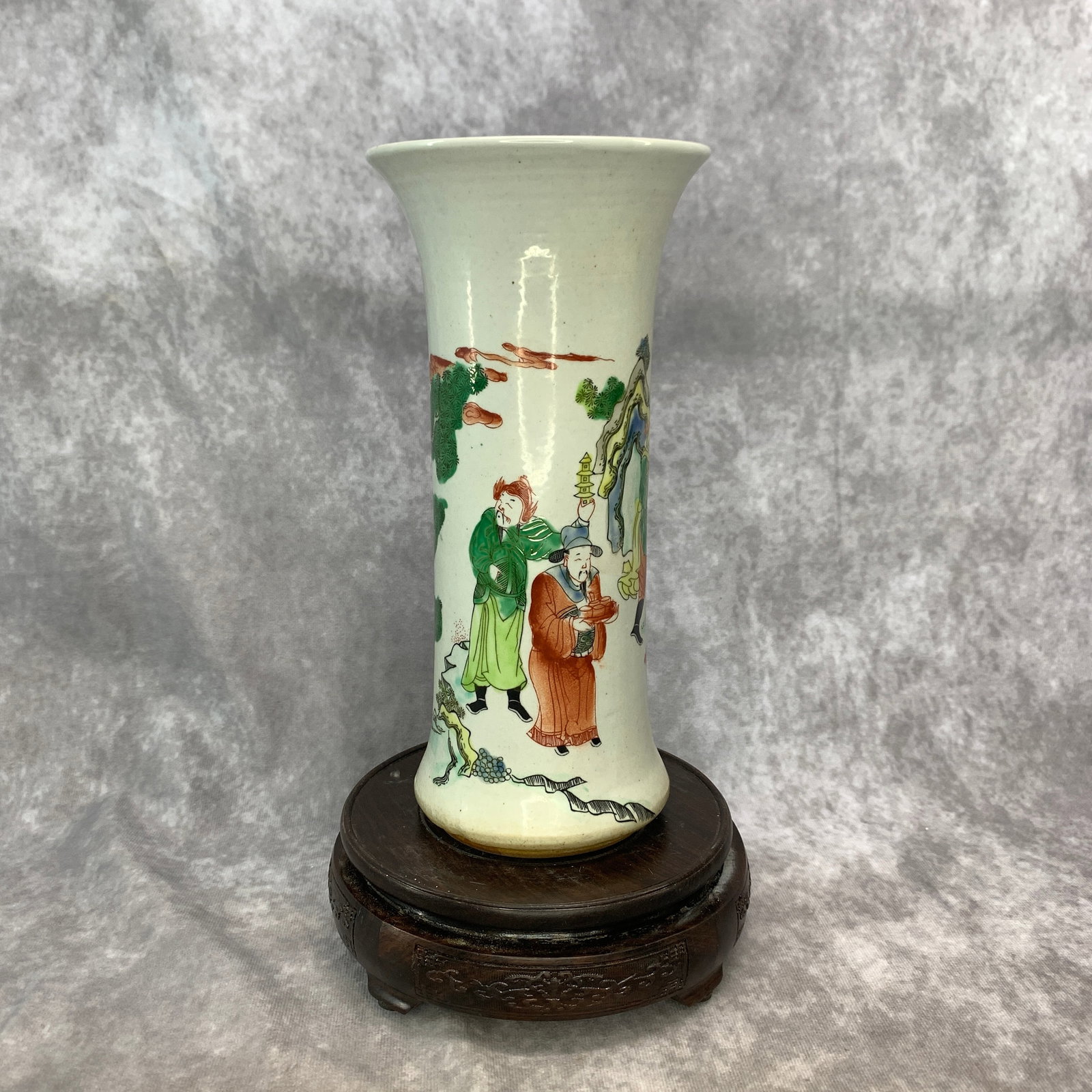 CHINESE FAMILLE VERTE CYLINDRICAL GU-FORM NARRATIVE VASE