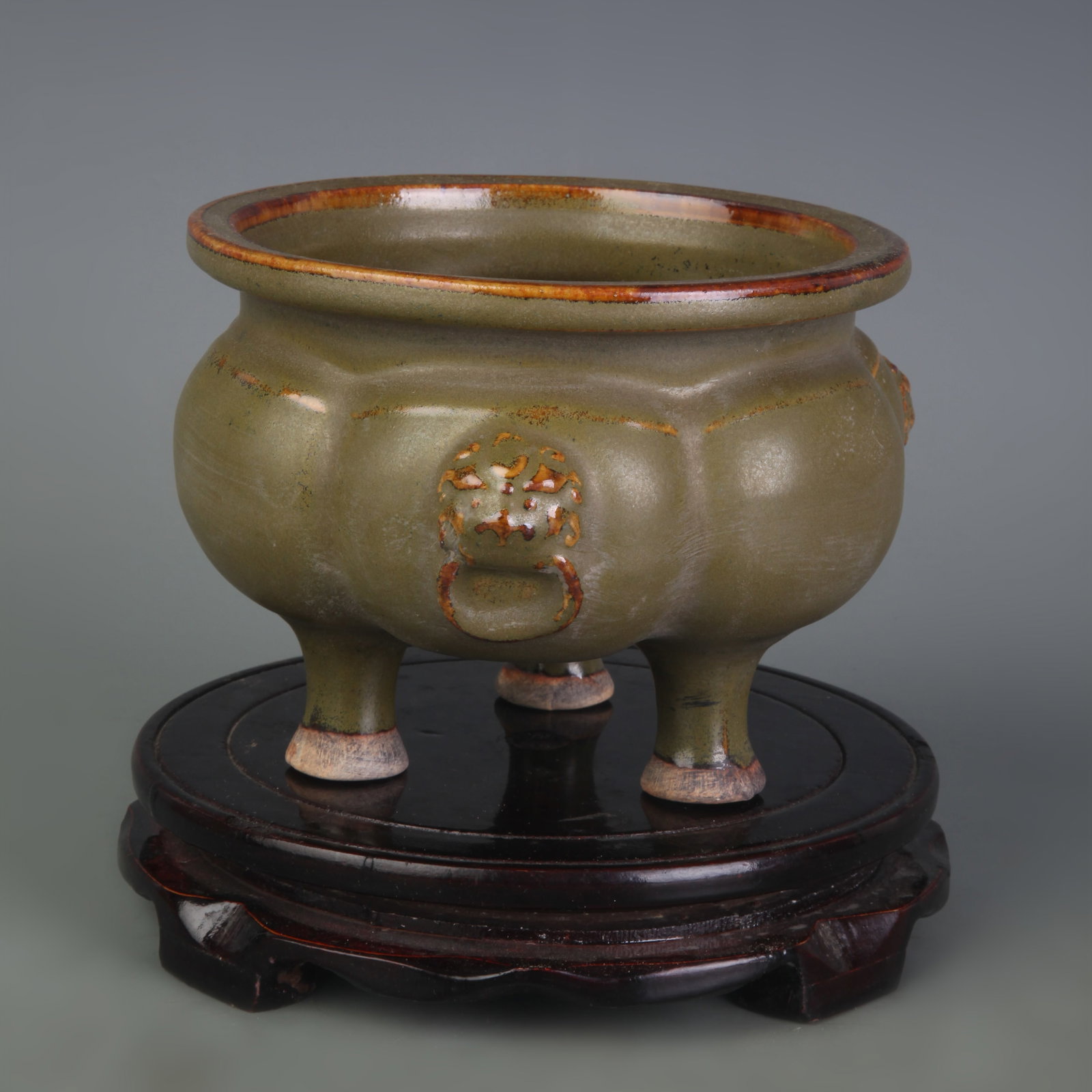 EEL-YELLOW-GLAZED TRIPOD CENSER WITH THREE BEAST-HEAD HANDLES