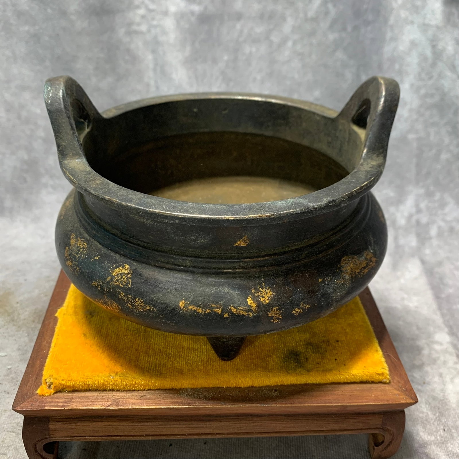 XUAN DE MARK GILT BRONZE THREE-LEG HANDLED CENSER