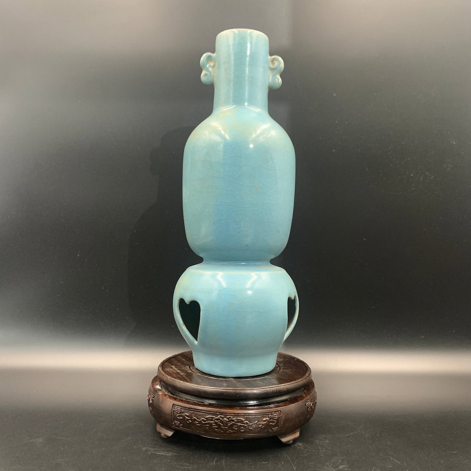 A FINE CELADON DOUBLE-GOURD PORCELAIN VASE