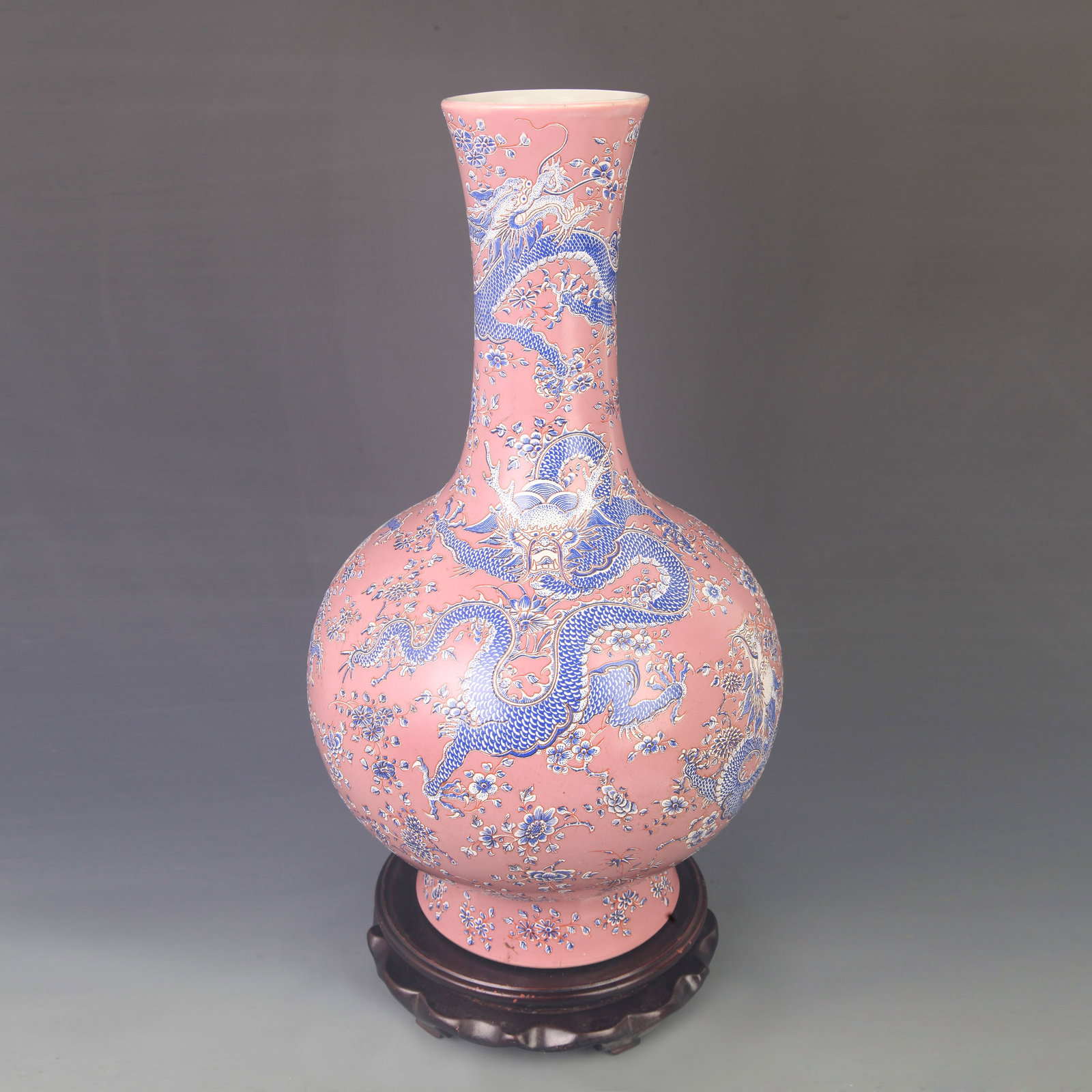 FAMILLE ROSE LIGHT PURPLE GROUND DRAGON PATTERN PORCELAIN VASE: Qing Dynasty Kang Xi Period; High: 17.3 inch; Diameter: 9.00 inch. Wooden base for display only