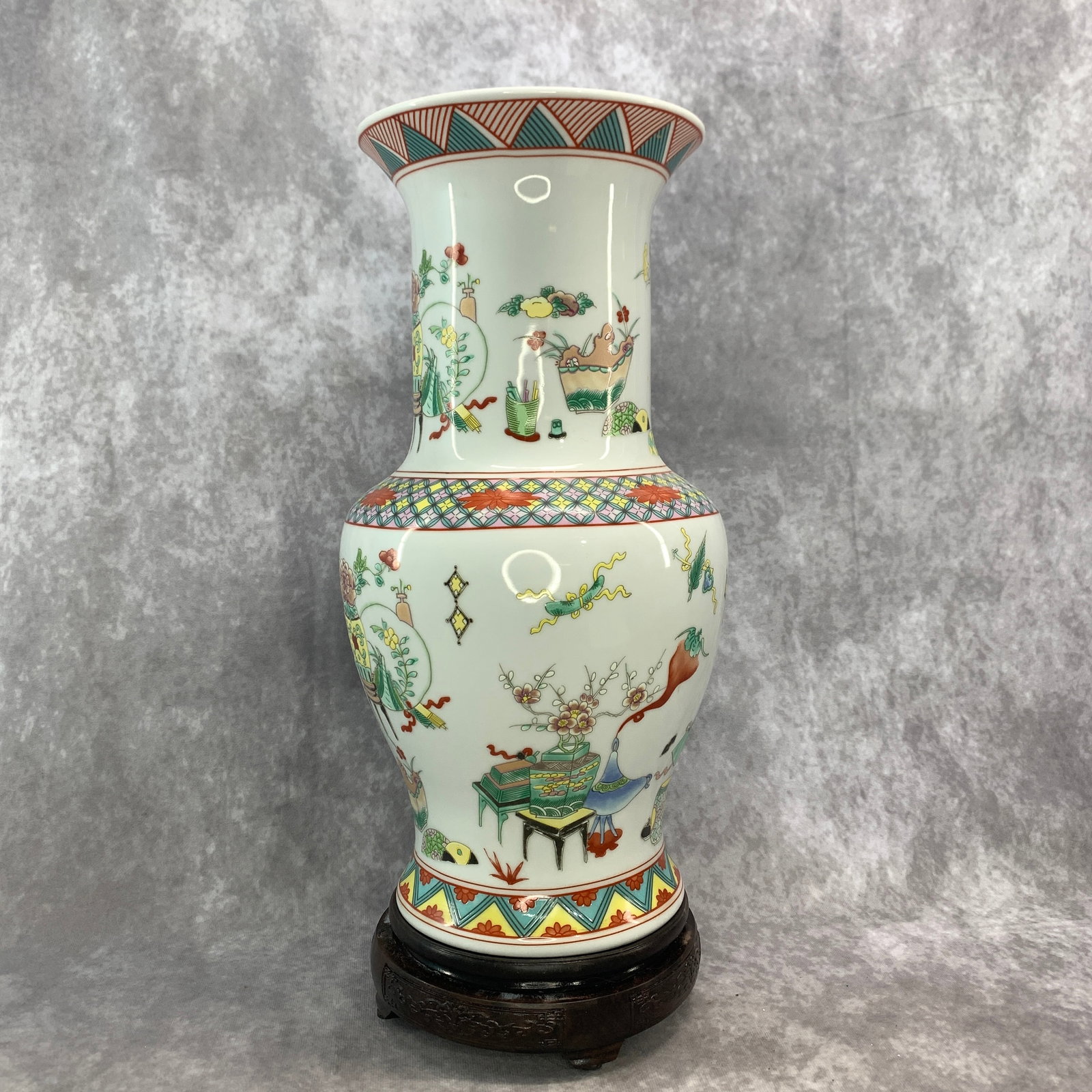 A FINE FAMILLE VERTE (WUCAI) PORCELAIN LANTERN VASE