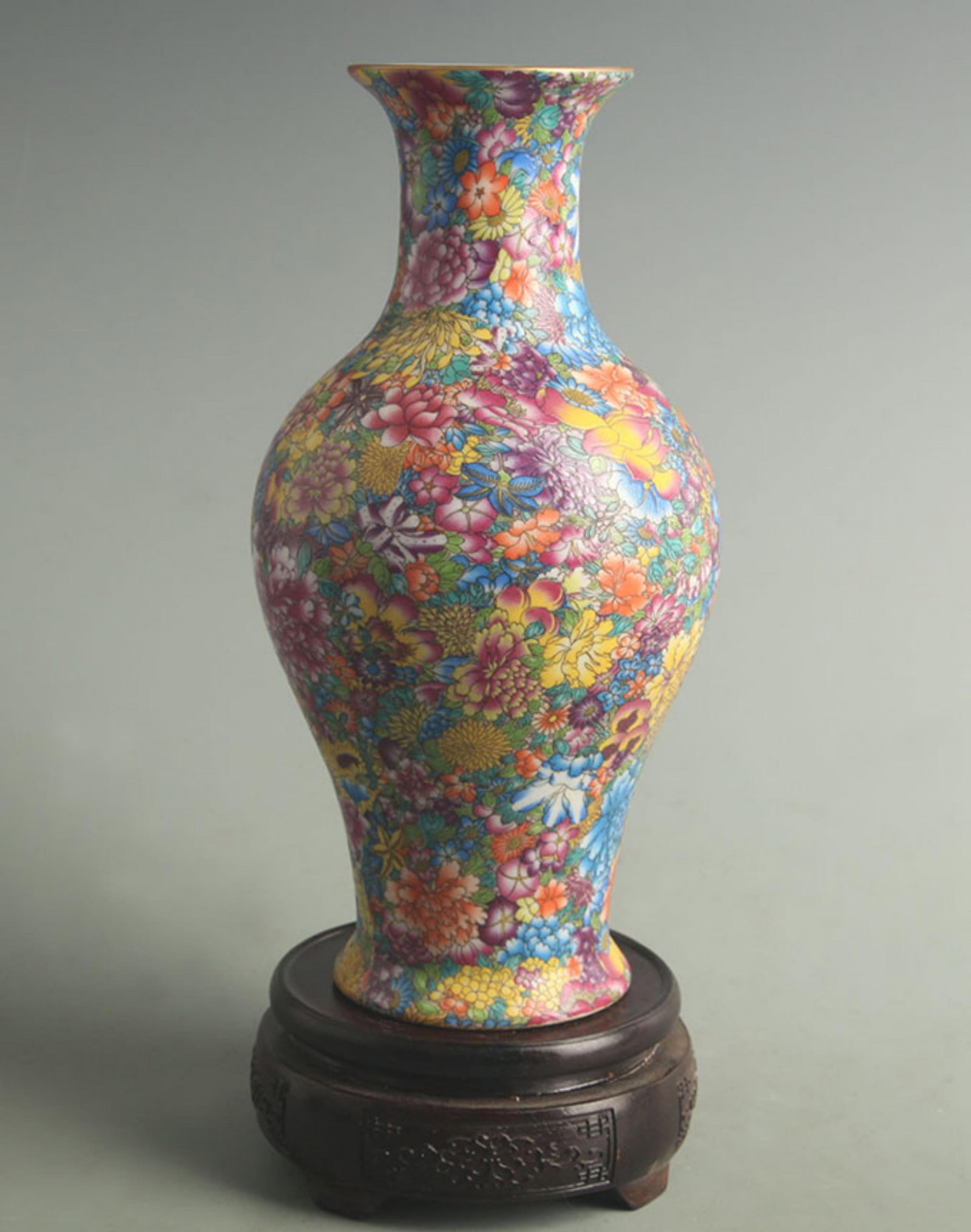 A FINE MULTI-FLOWER FISH TAIL STYLE PORCELAIN VASE - 4