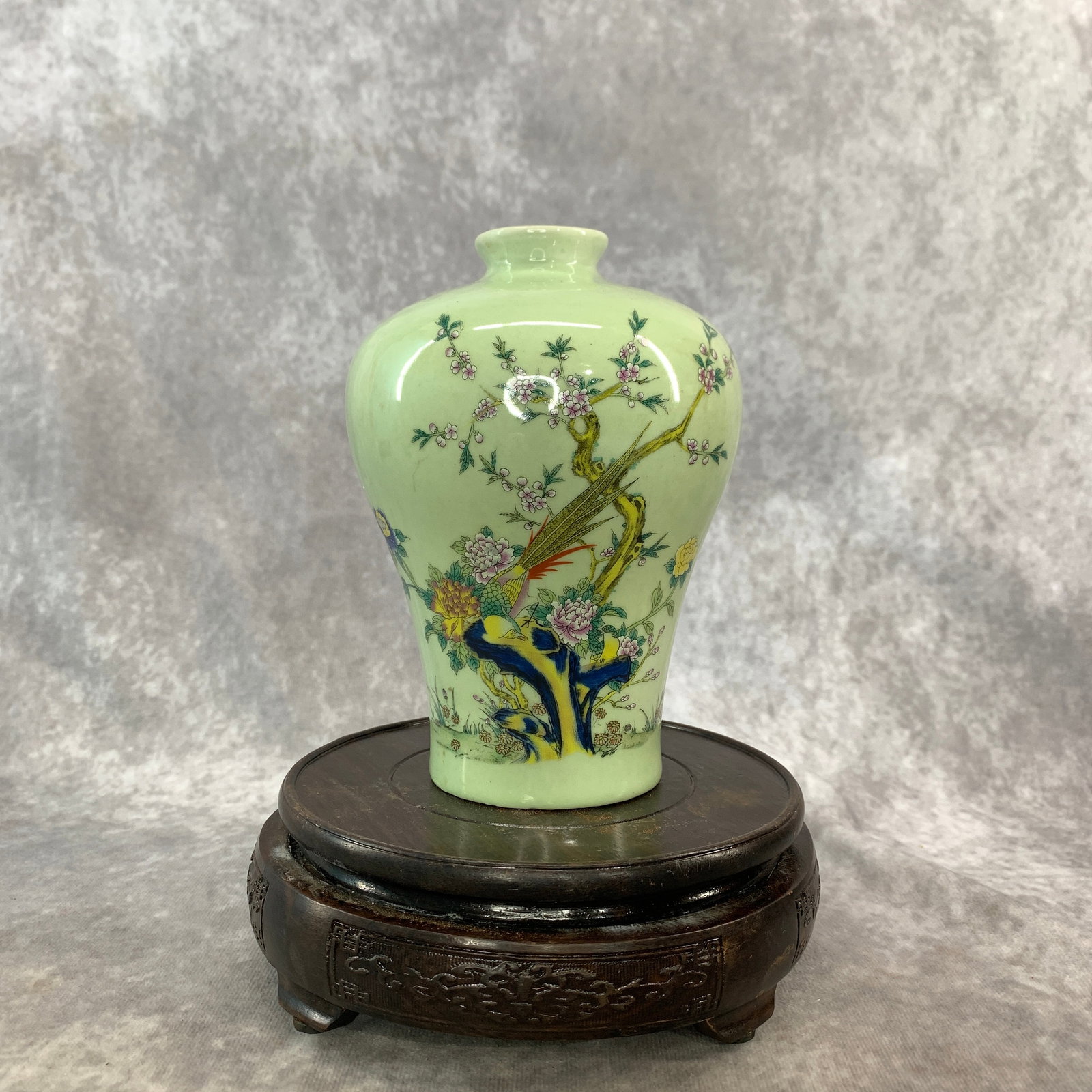 A LIGHT-GREEN GROUND FAMILLE-ROSE 'PHEASANT AND PEONY' MEIPING VASE