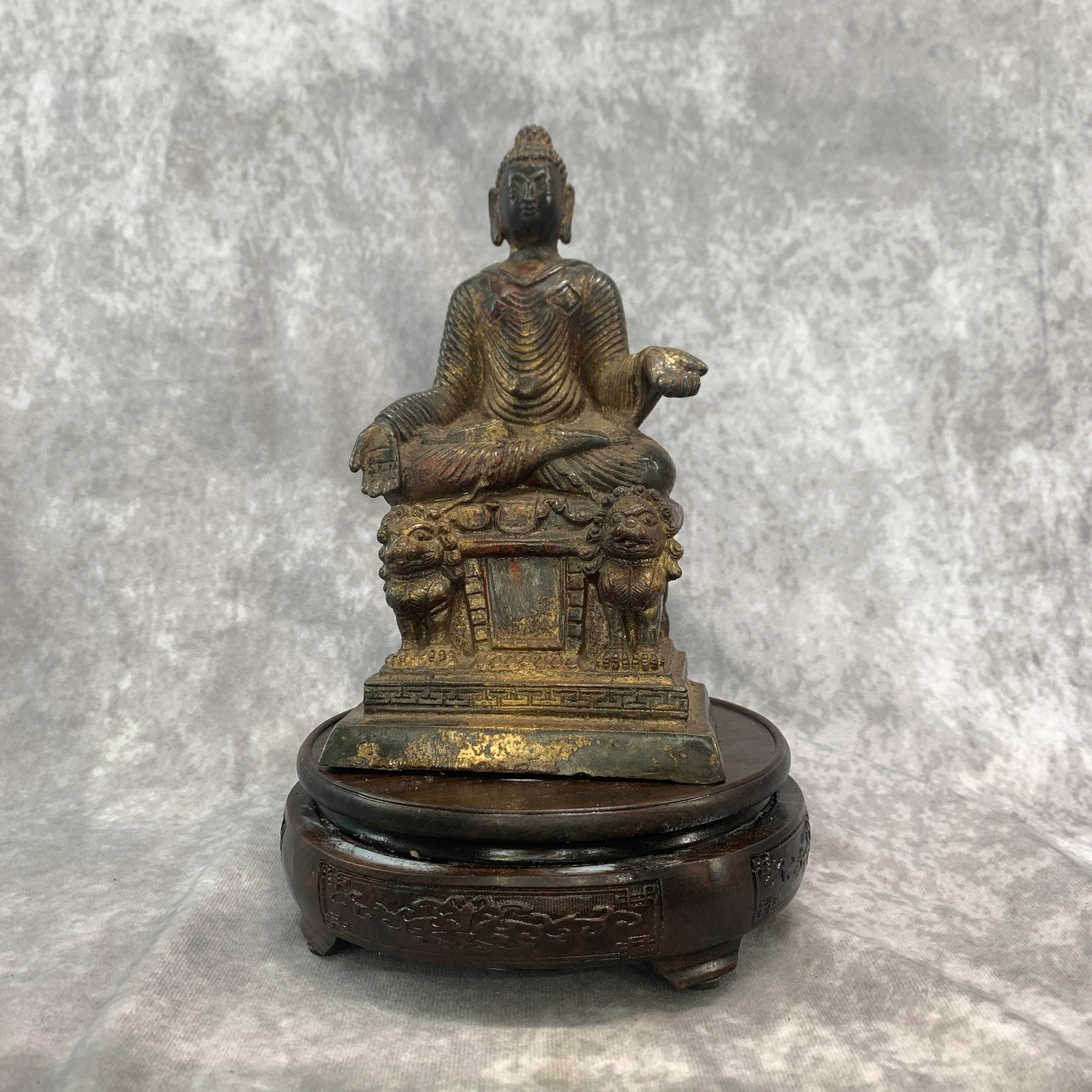 A FINE GILT-BRONZE "LION THRONE" BUDDHA STATUE
