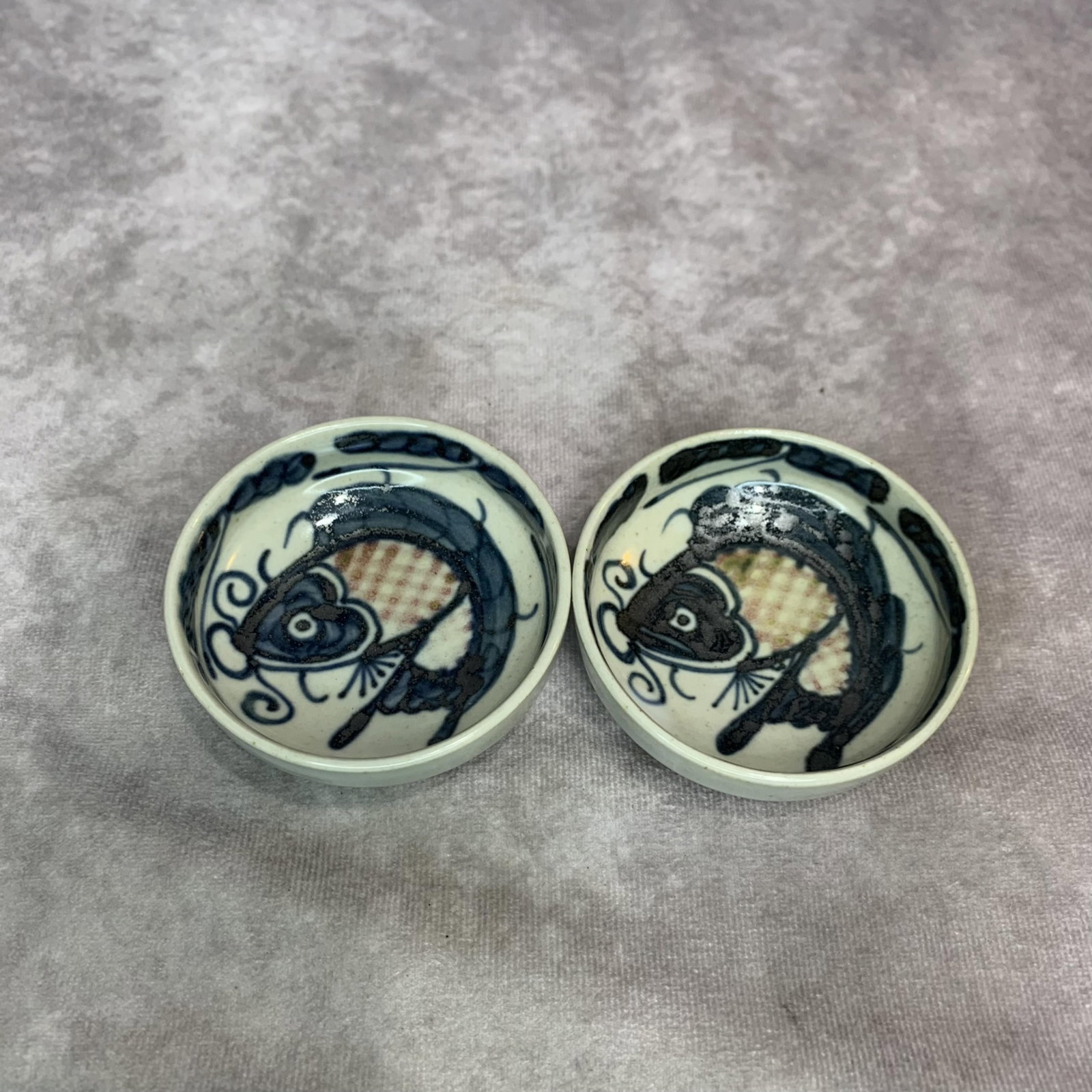 PAIR OF BLUE AND WHITE SMALL PORCELAIN PLATE: Modern, High:1.0 inch; Diameter: 3.0 inch