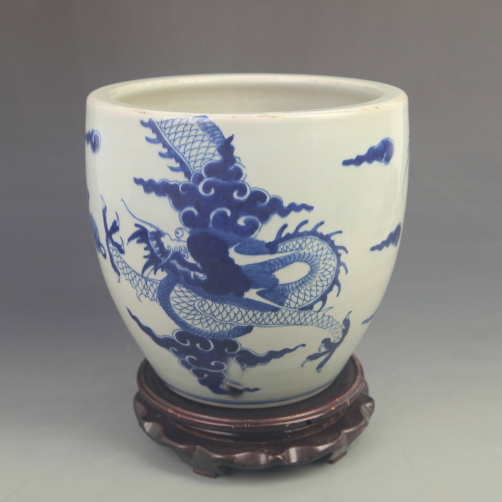 BLUE AND WHITE BRUSH WASHER WITH DRAGON DECORATION: Qing Dynasty Kang Xi Period; High: 9.00 inch; Diameter: 9.50 inch; Wooden base for diplay only