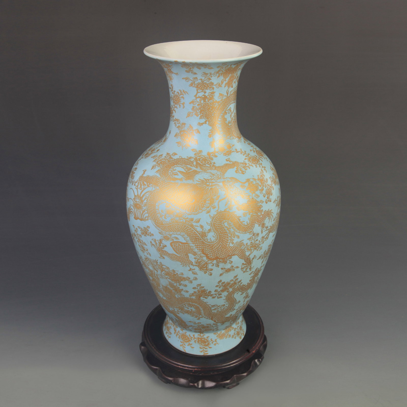 FAMILLE ROSE PORCELAIN VASE WITH LIGHT GREEN GROUND AND DRAGON PATTERN: Qing Dynasty Kangxi Period; High: 16.0 inch; Diameter: 8.50 inch; Wooden base for diplay only