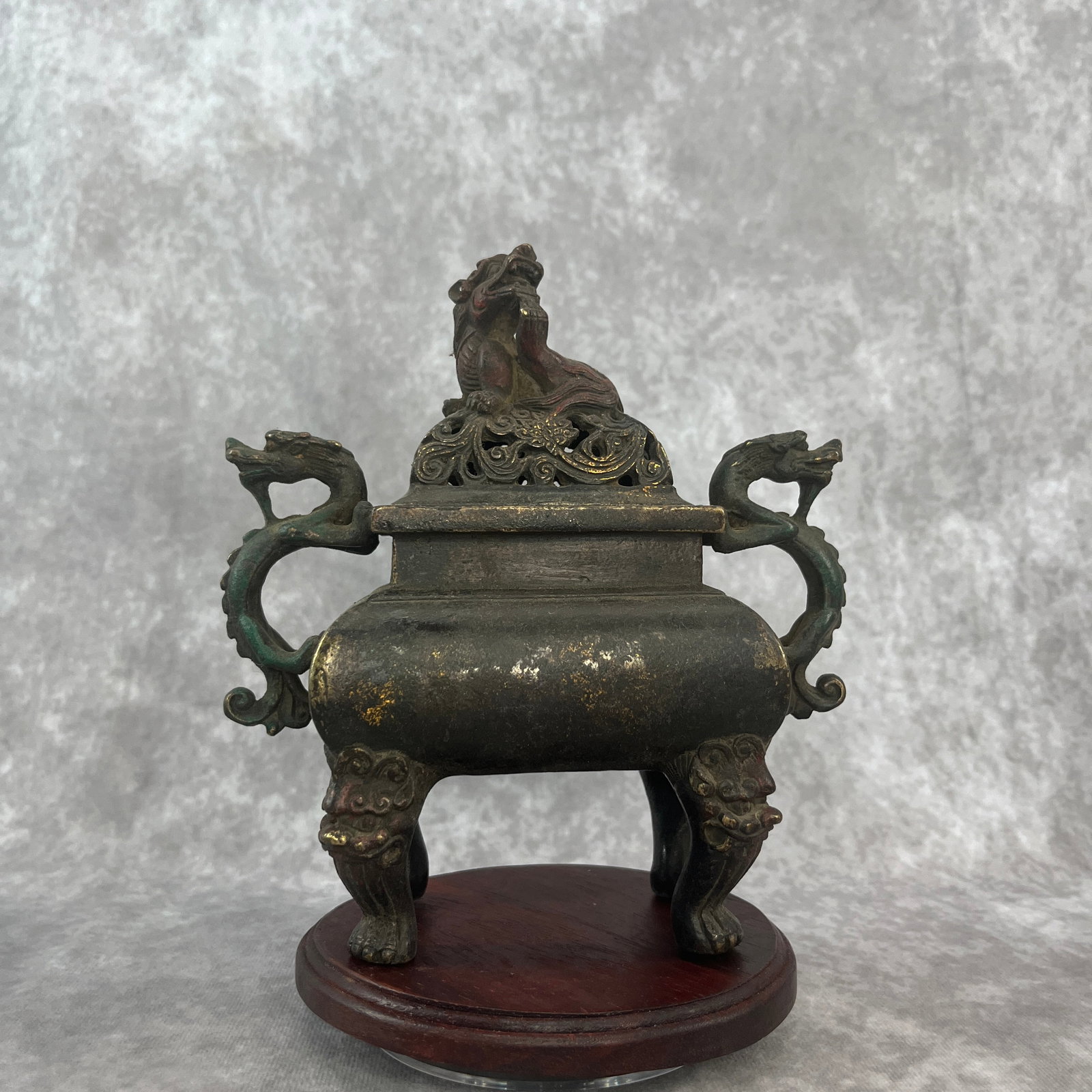 A FINE BRONZE DRAGON HANDLE AND FOO DOG FINIAL STYLE INCENSE BURNER