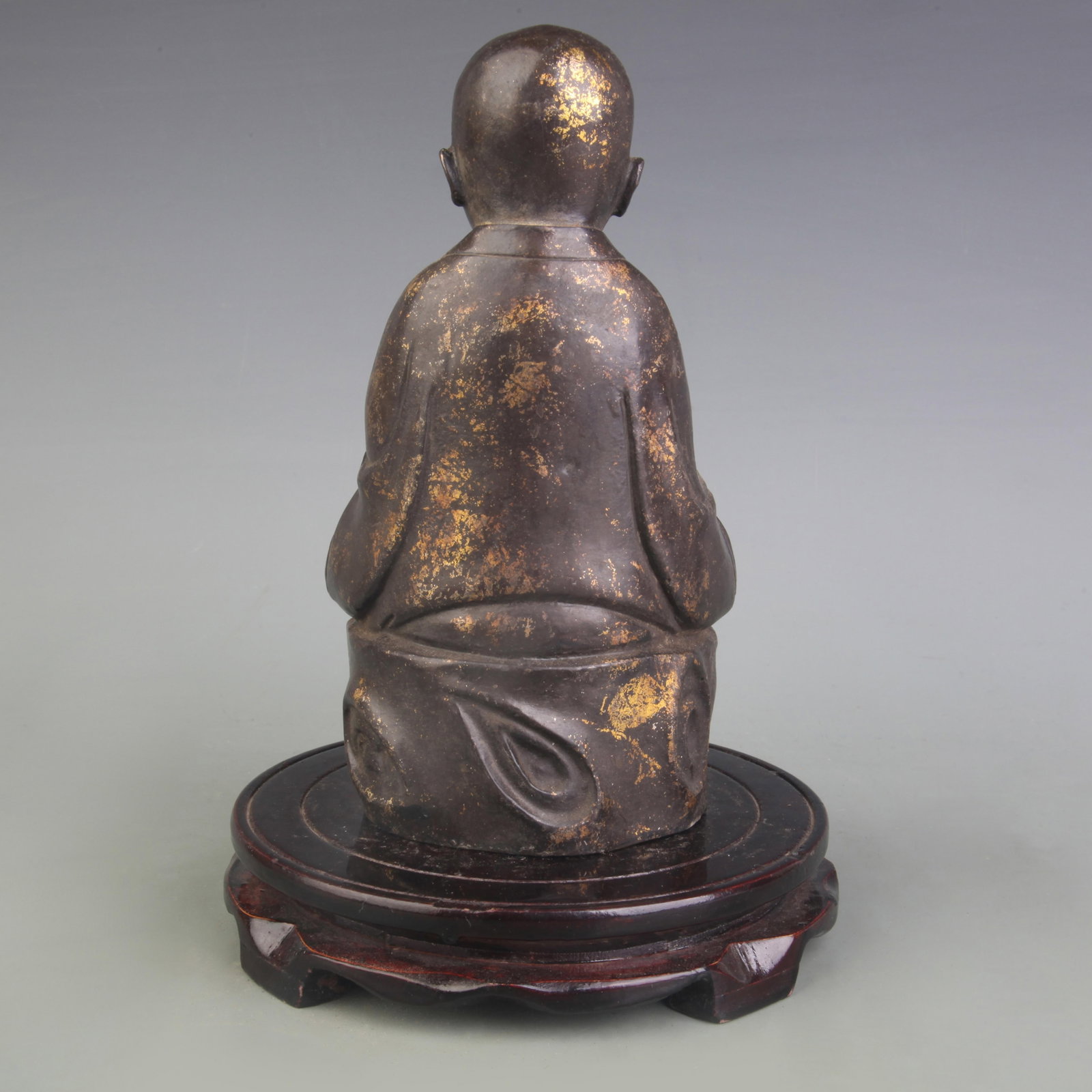 A FINE BRONZE BUDDHIST MONK STATUE - 4
