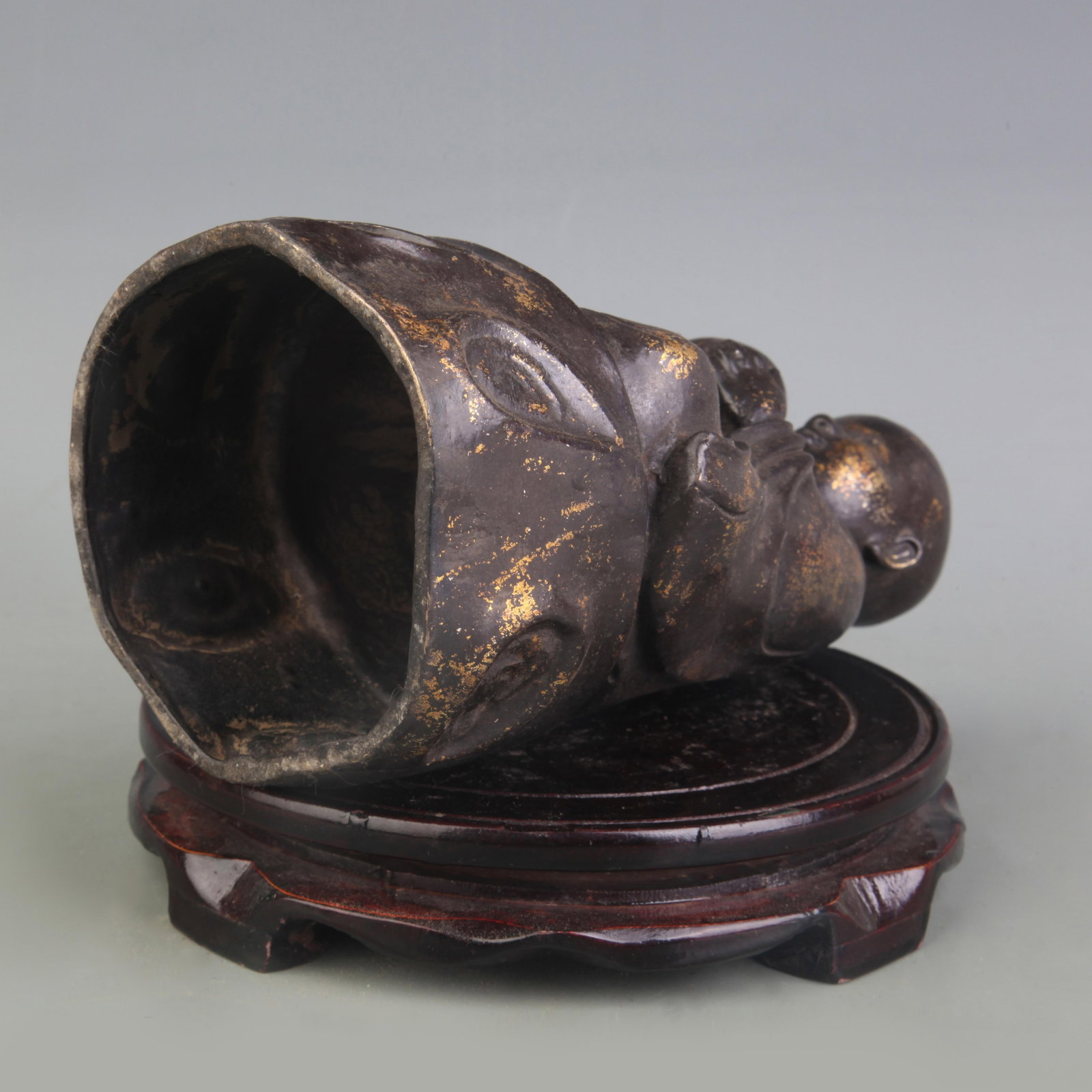A FINE BRONZE BUDDHIST MONK STATUE - 5