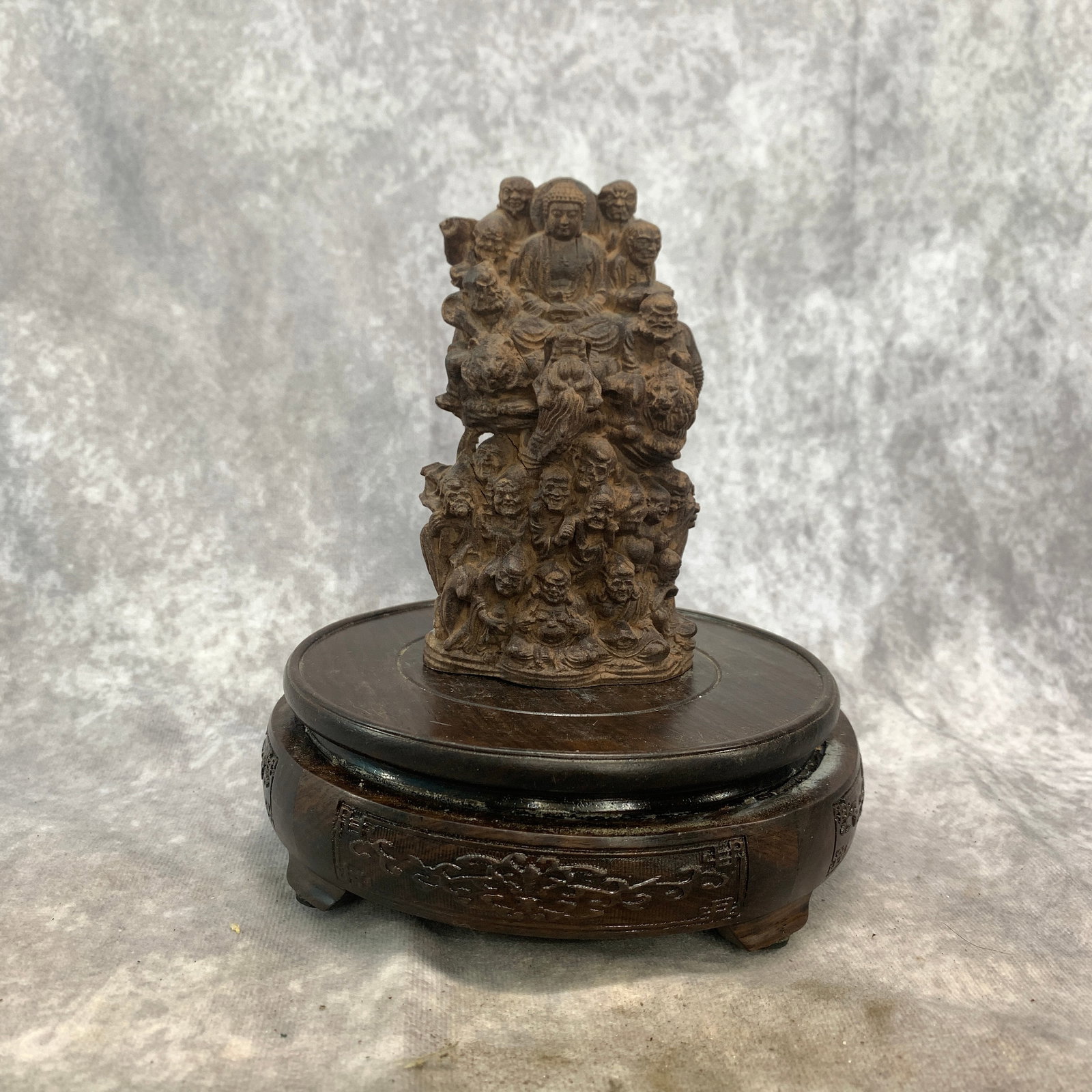 CARVED ALOESWOOD EIGHTEEN ARHATS SCULPTURE