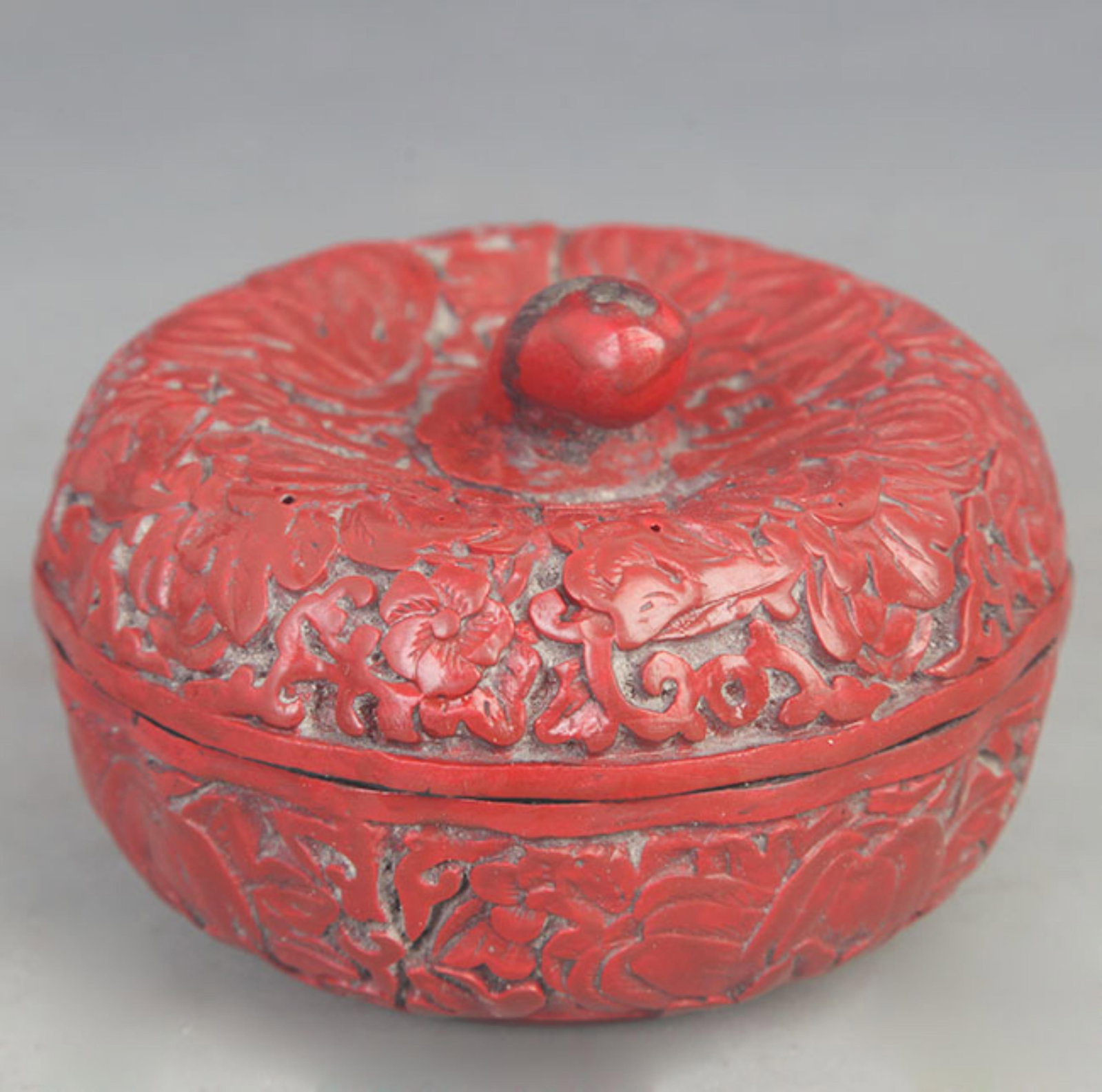 CARVED RED LACQUER GOURD-SHAPED BOX WITH FLORAL PATTERNS (1 of 4)