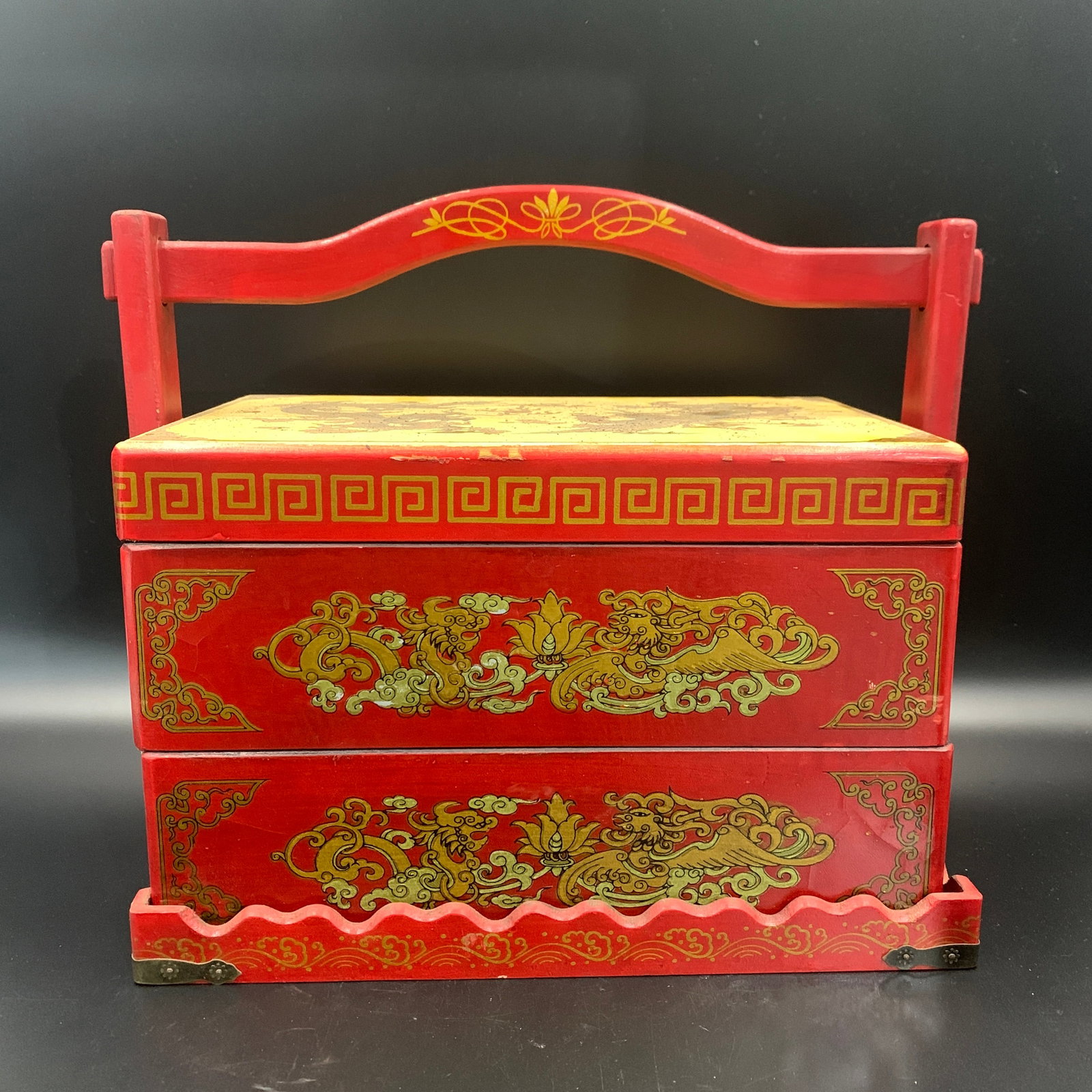 A GILT-DECORATED RED LACQUER TWO-TIERED WEDDING BASKET