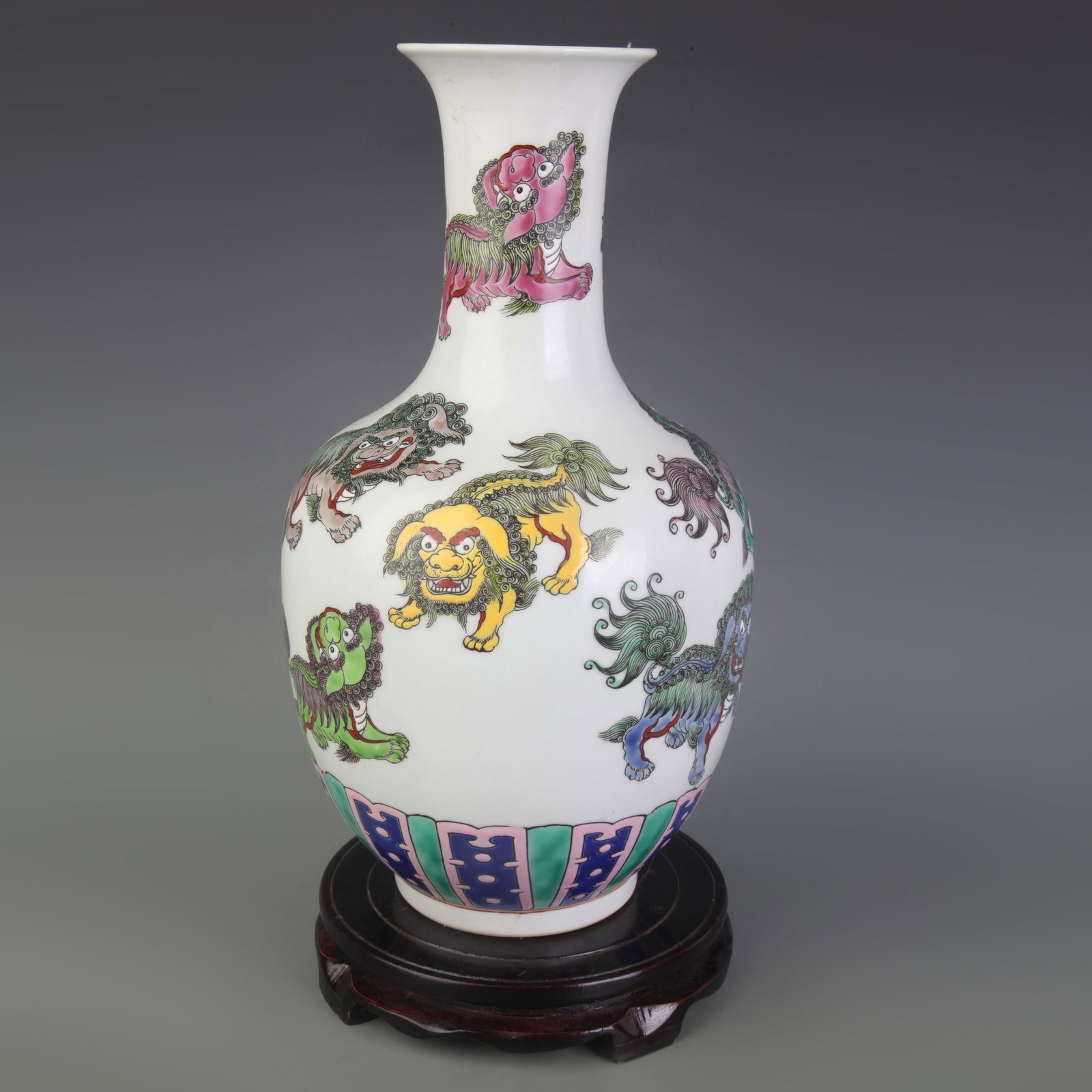 A FAMILLE ROSE AUSPICIOUS BEAST PATTERN PORCELAIN VASE: Qing Dynasty Qian Long Period; Diameter: 4.0 inch; High: 13.4 inch; Wooden base for diplay only