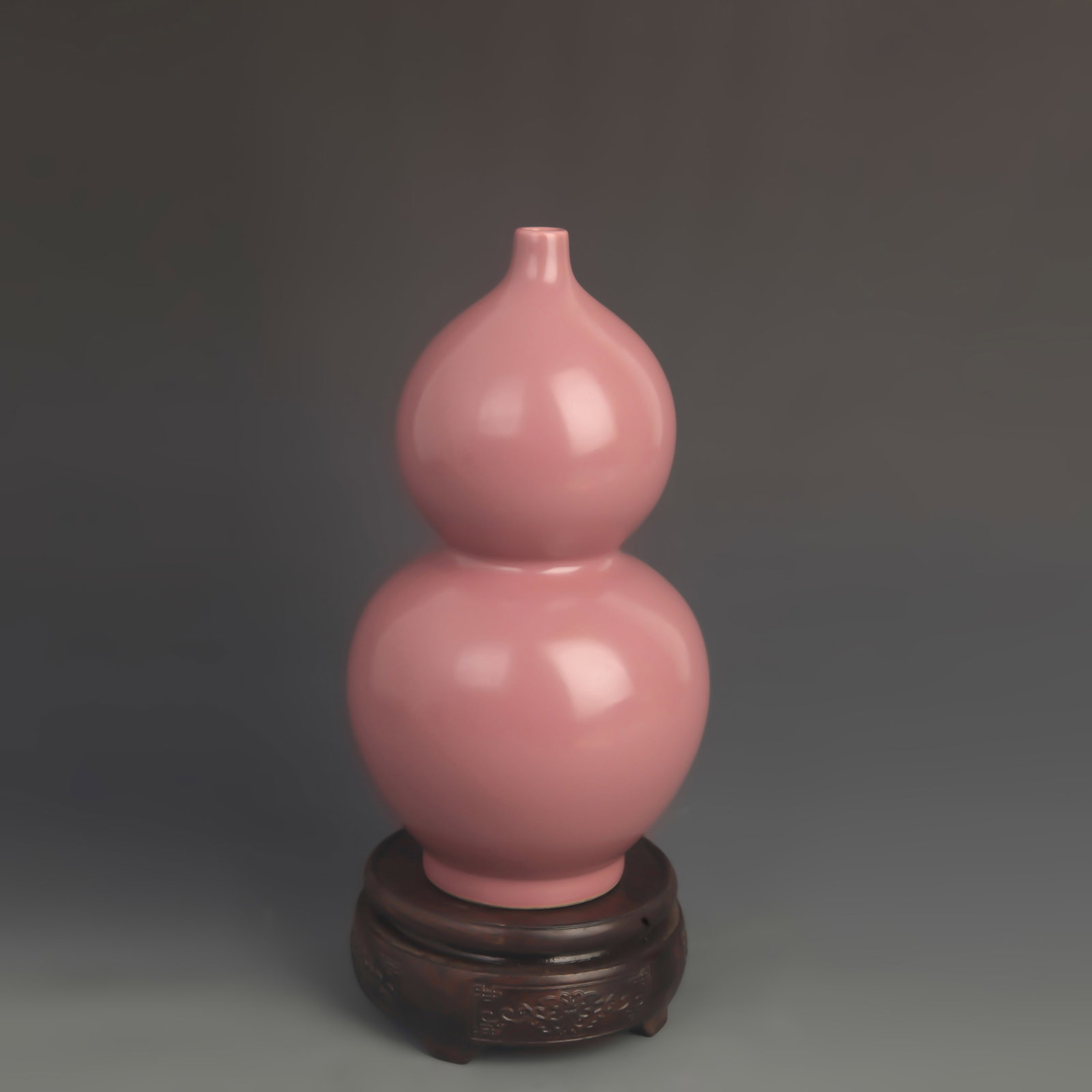 A FINE CARMINE GLAZE GOURD STYLE PORCELAIN VASE