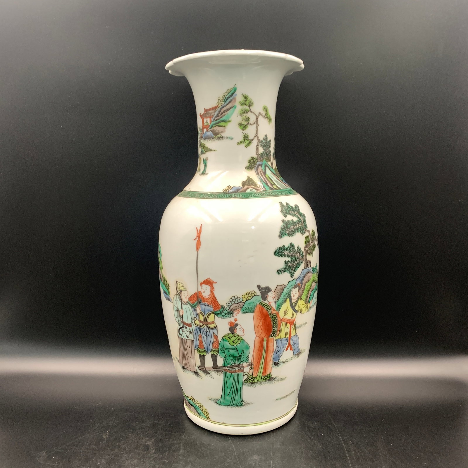 FAMILLE VERTE "NARRATIVE SCENE" BALUSTER PORCELAIN VASE