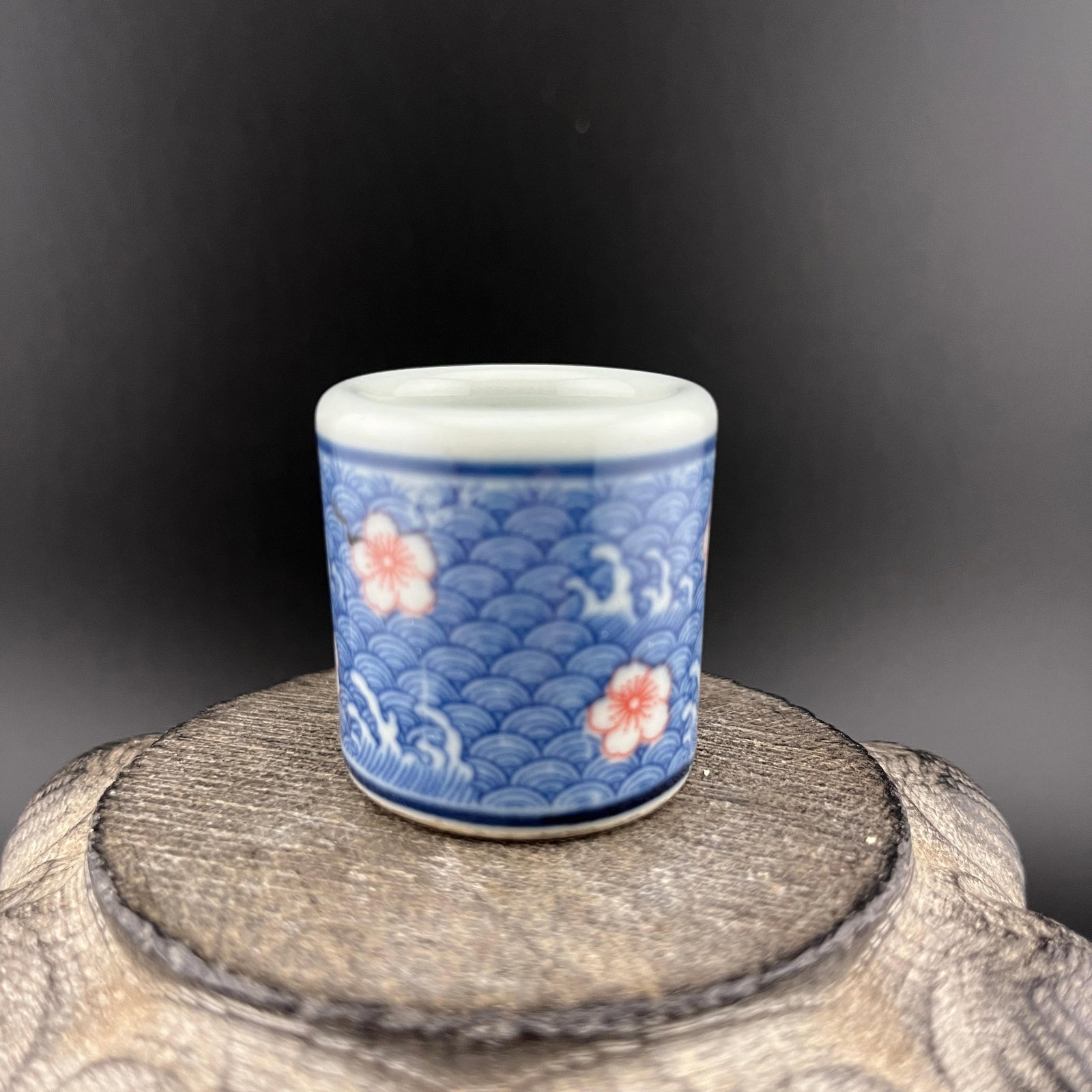BLUE AND WHITE ARCHER’S RING (BAN ZHI)