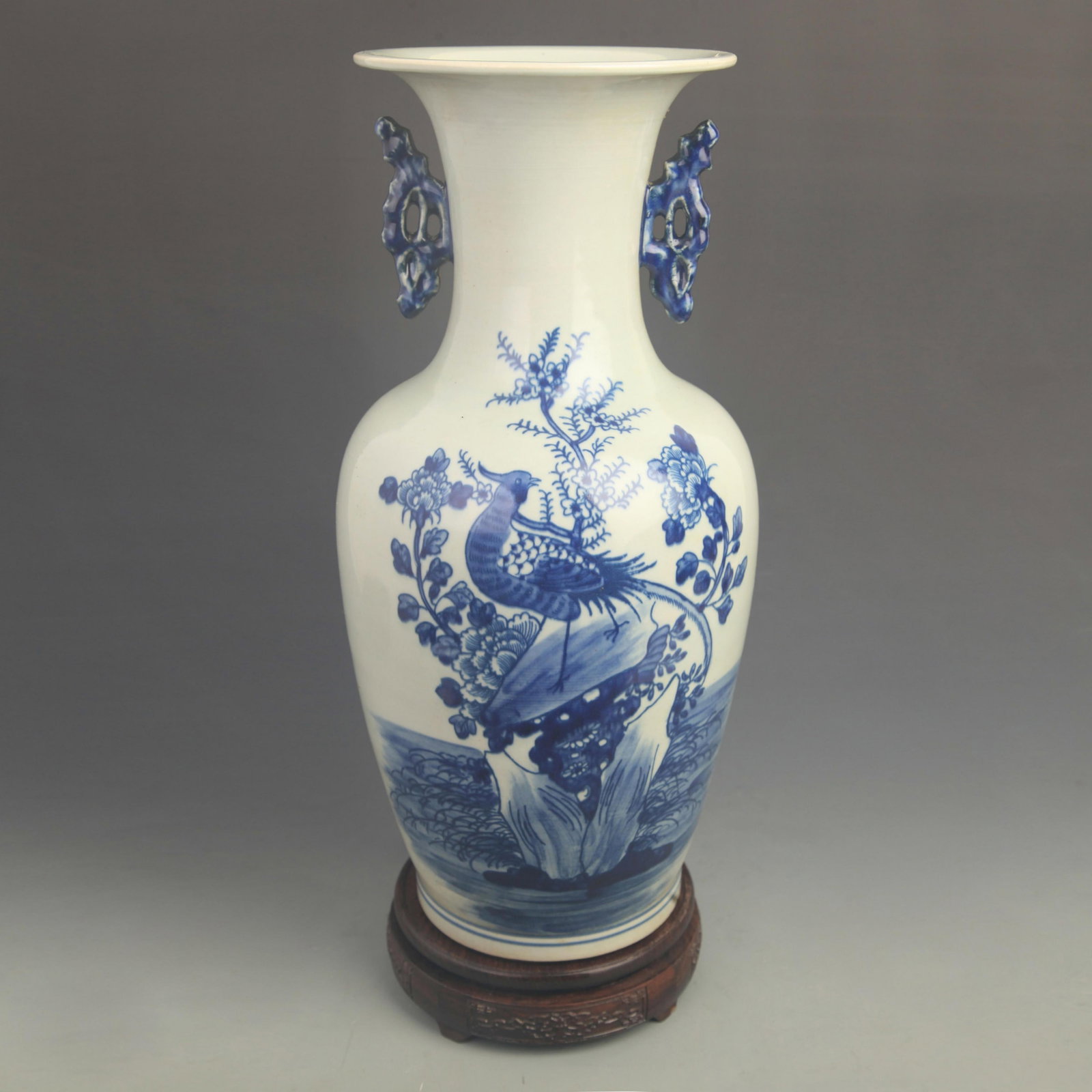 BLUE AND WHITE PHOENIX PATTERN PORCELAIN VASE: Qing Dynasty, High: 16.8 inch; Diameter: 7.50 inch; Wooden base for diplay only