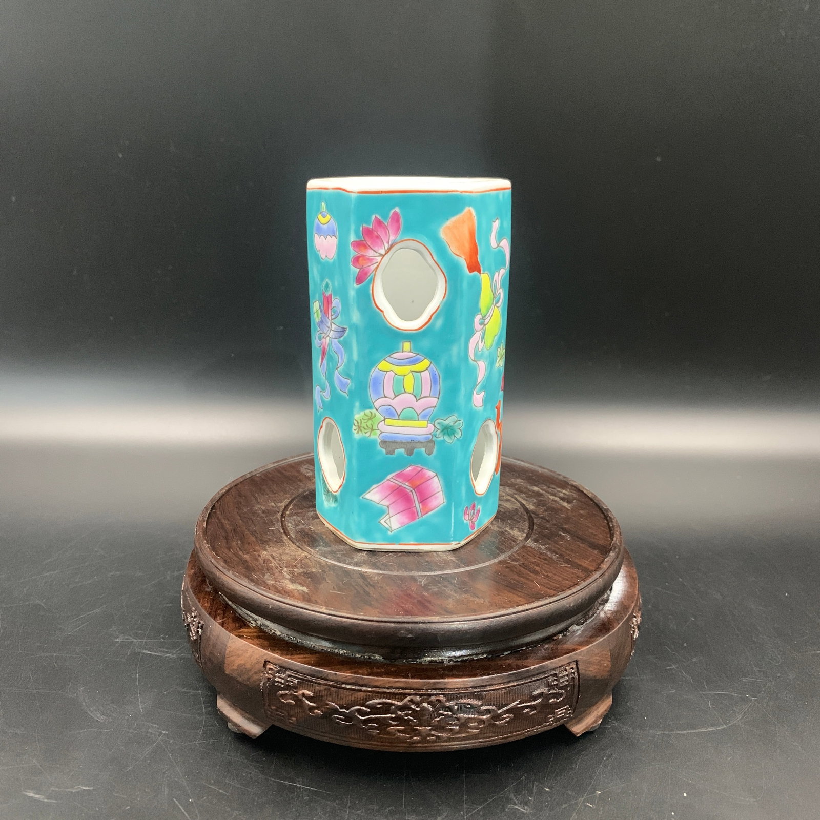 TURQUOISE-GROUND FAMILLE ROSE HEXAGONAL SMALL PEN HOLDER