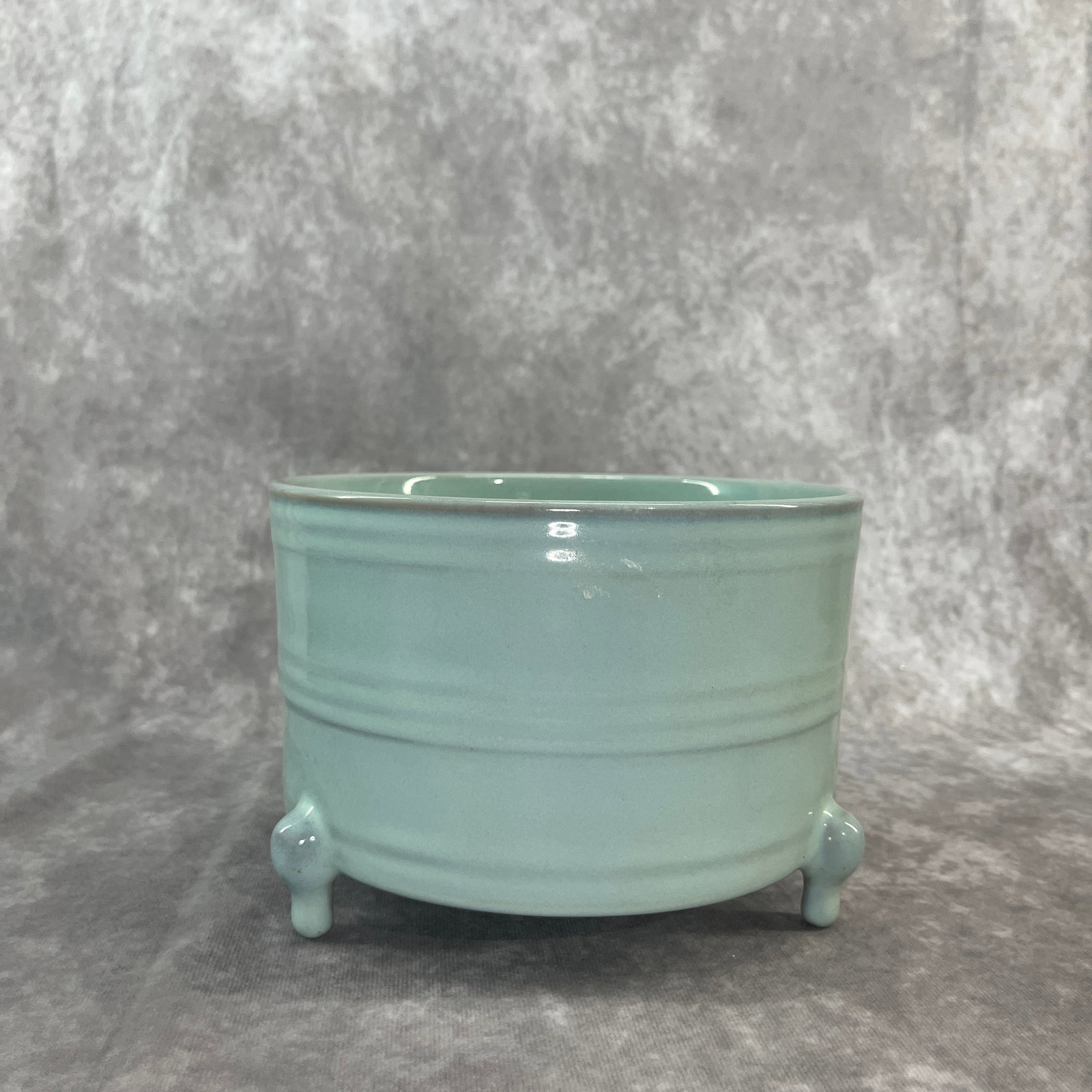 A FINE CELADON-GLAZED RIBBED TRIPOD INCENSE BURNER