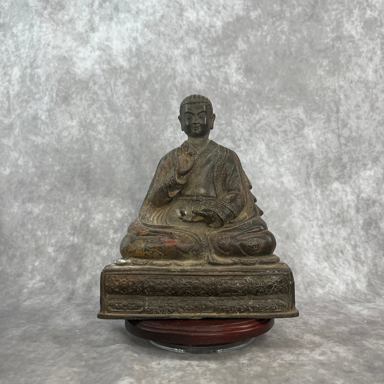 A FINE BRONZE JE TSONGKHAPA STATUE: 19th Century; Long: 6.5 inch; Width: 4.1 inch; High: 8.2 inch; Wooden base for diplay only