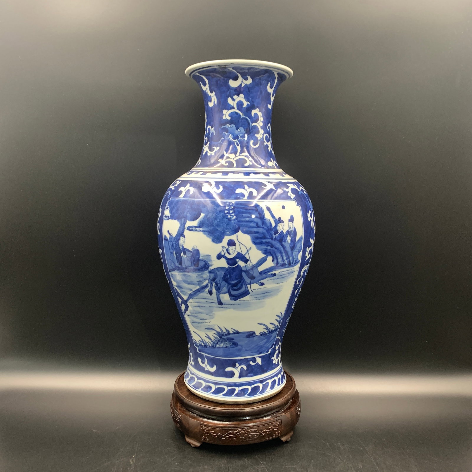 BLUE AND WHITE NARRATIVE PATTERN BALUSTER PORCELAIN VASE