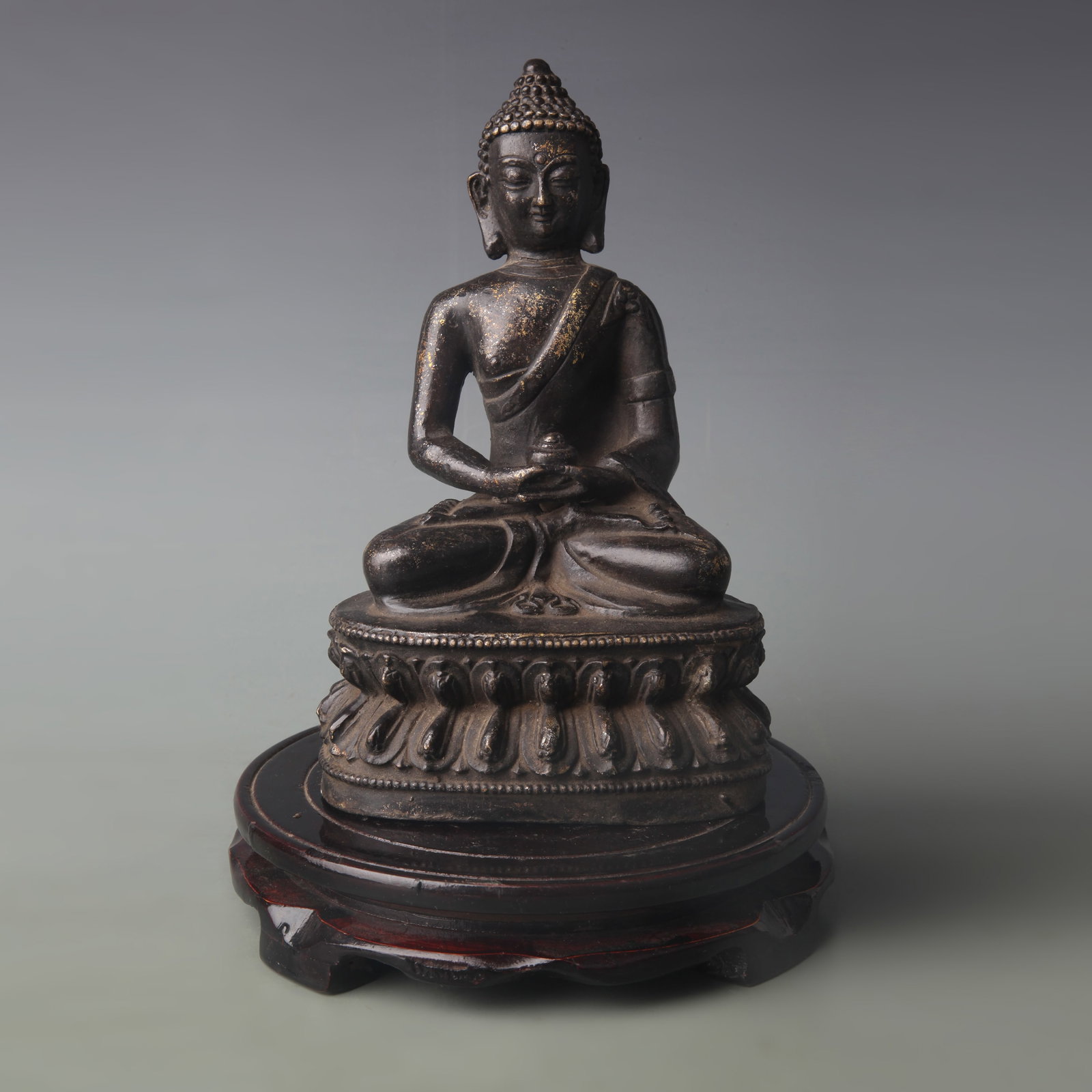 A FINE BRONZE AMITABHA BUDDHA FIGURE: Qing Dynasty; High: 8.0 inch; Wooden base for diplay only