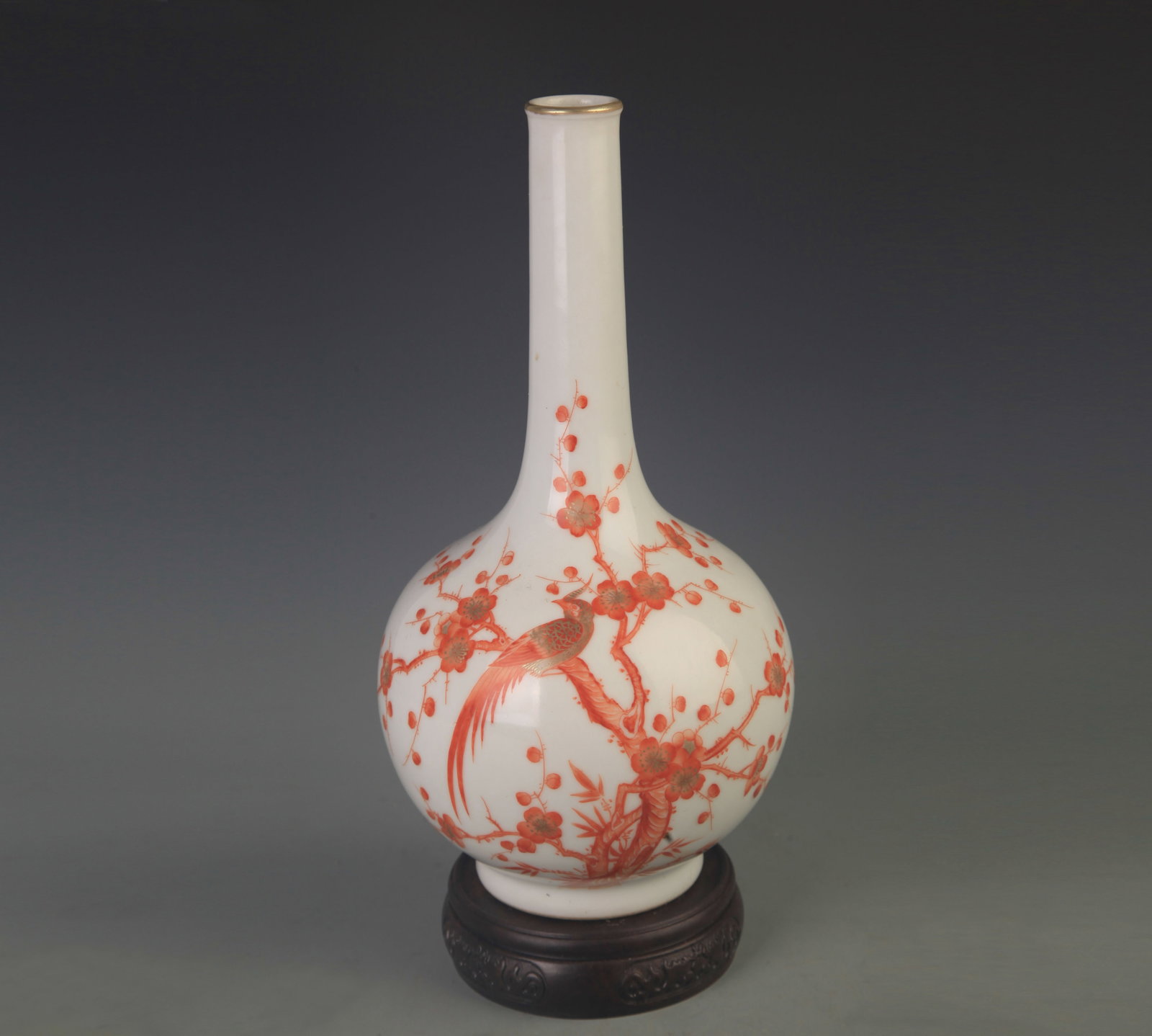 A RARE RED AND GILT ‘MAGPIES ON PLUM BLOSSOM’ LONG-NECK PORCELAIN VASE