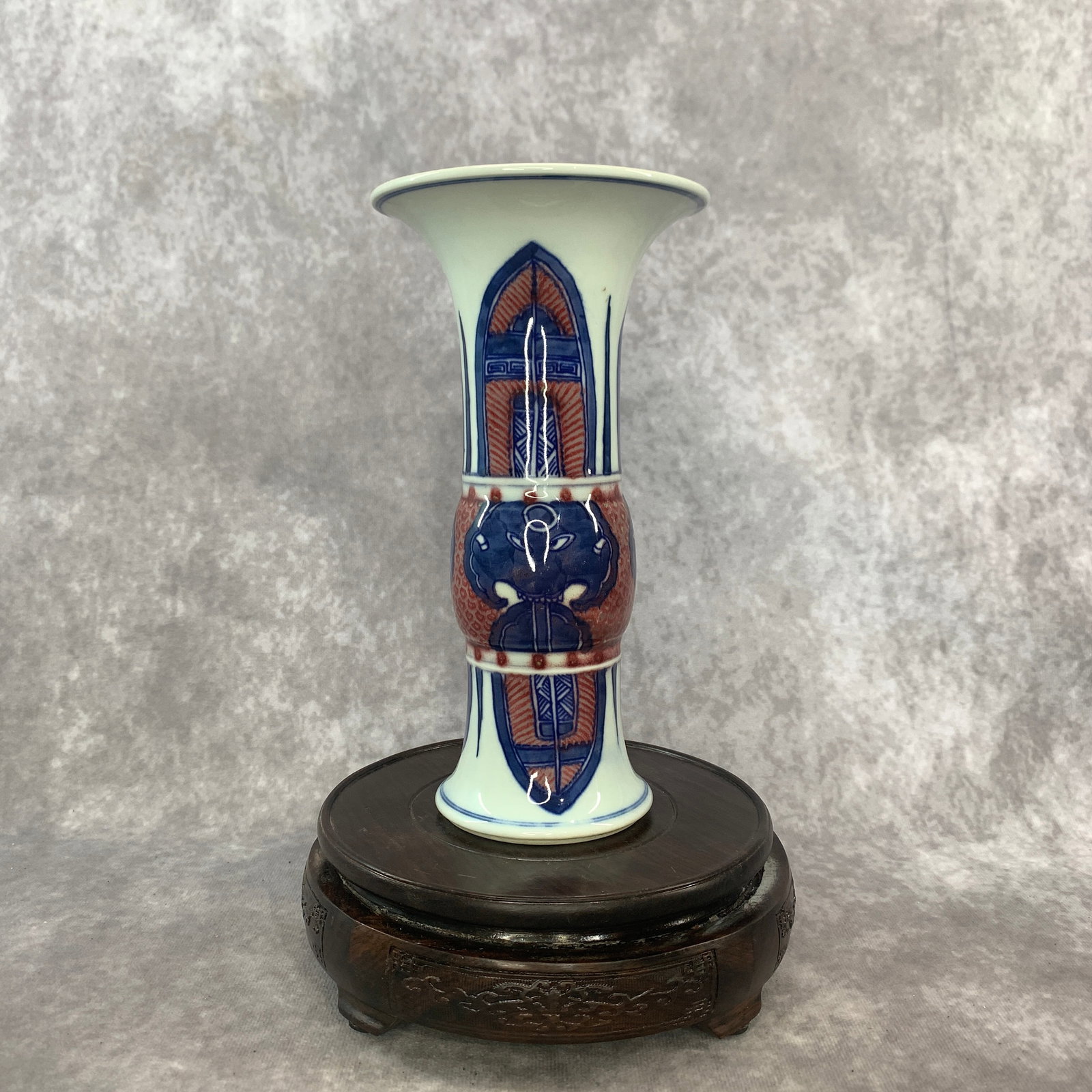 A FINE BLUE AND WHITE UNDERGLAZED RED PORCELAIN FLOWER POT