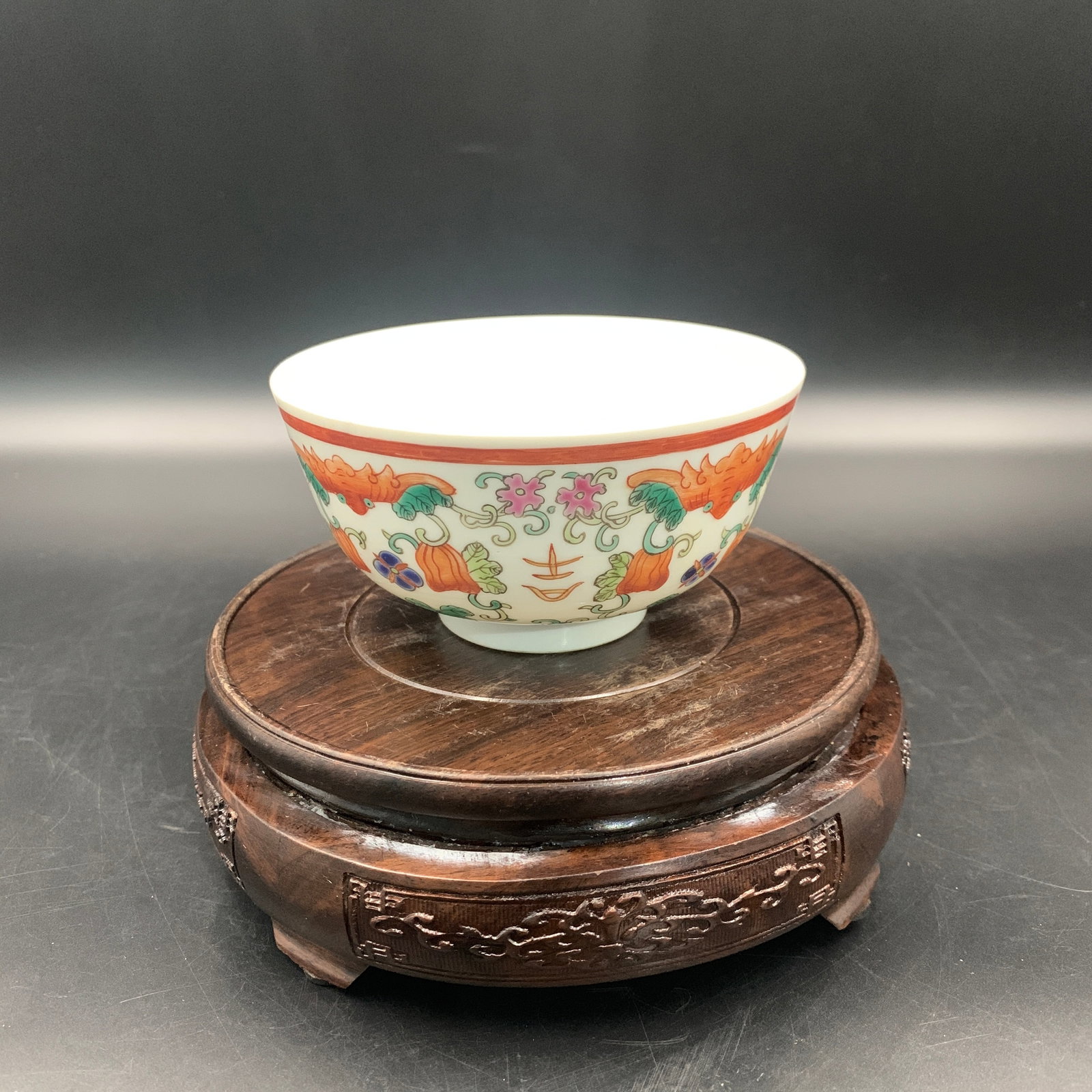 A FINE DOUCAI AUSPICIOUS BATS AND SHOU CHARACTER PORCELAIN BOWL
