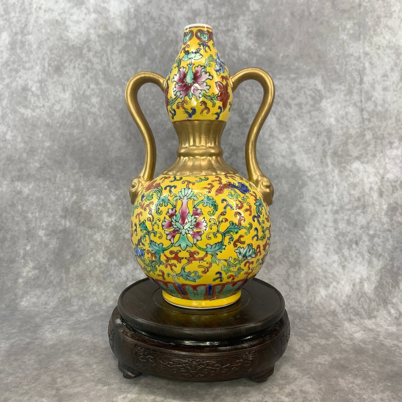 YELLOW-GROUND FAMILLE ROSE LOTUS MOONFLASK WITH GILDED S-HANDLES (1 of 5)