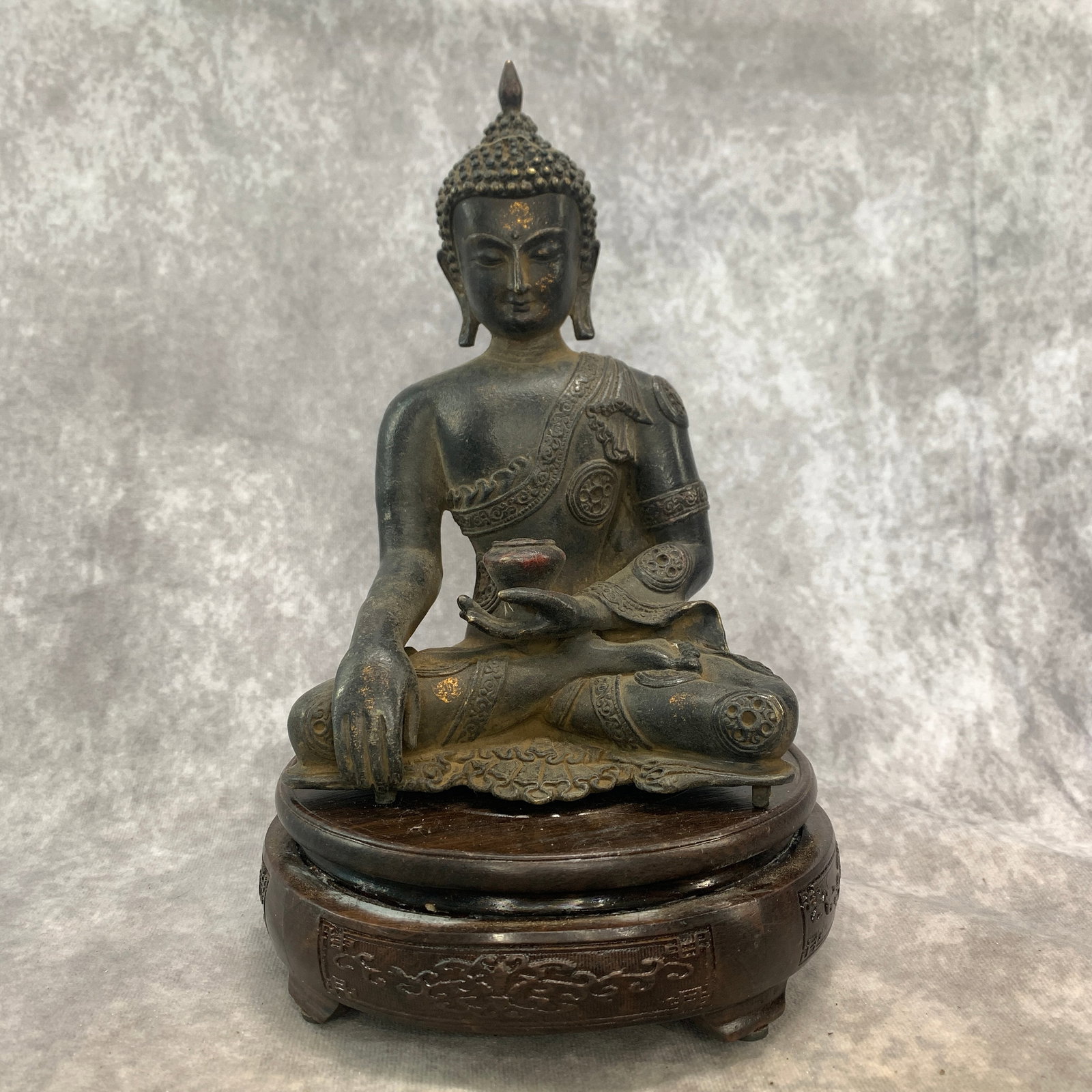 A SINO-TIBETAN PARTIAL-GILT BRONZE FIGURE OF MEDICINE BUDDHA (BHAISAJYAGURU), 19TH/20TH CENTURY