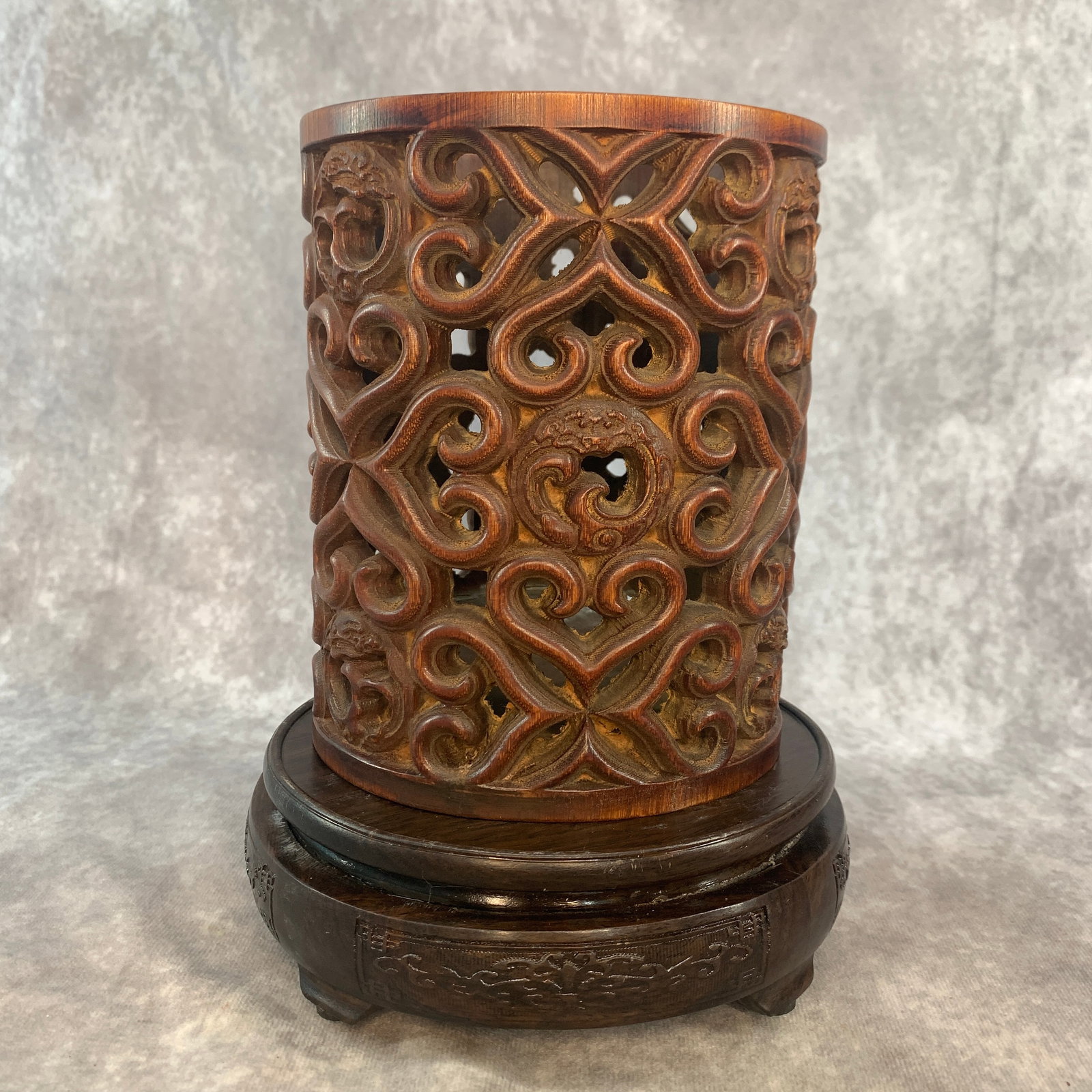 CARVED WOOD OPENWORK RUYI-CLOUD AND CHILONG PATTERN BRUSH POT