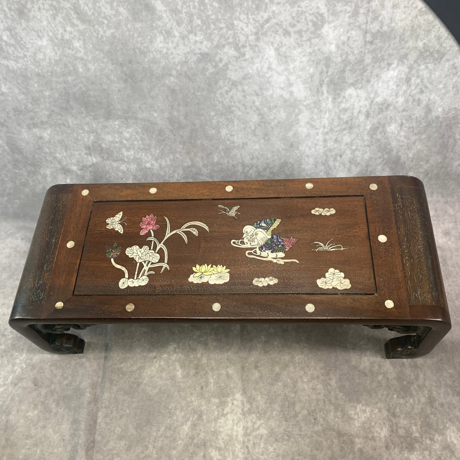A SMALL HARDWOOD INLAID DISPLAY STAND