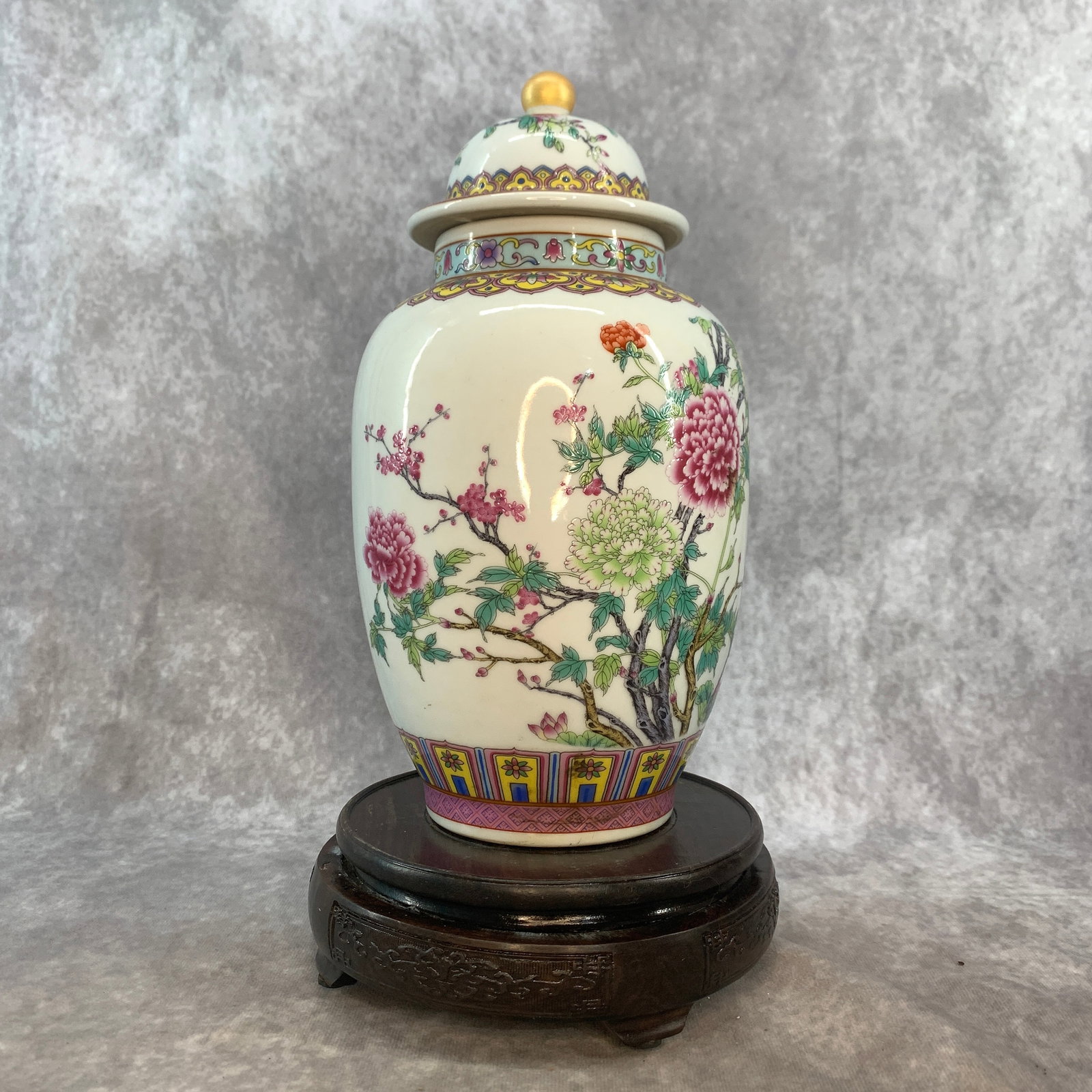 A FINE FAMILLE ROSE 'PEONY AND PRUNUS' GINGER JAR AND COVER