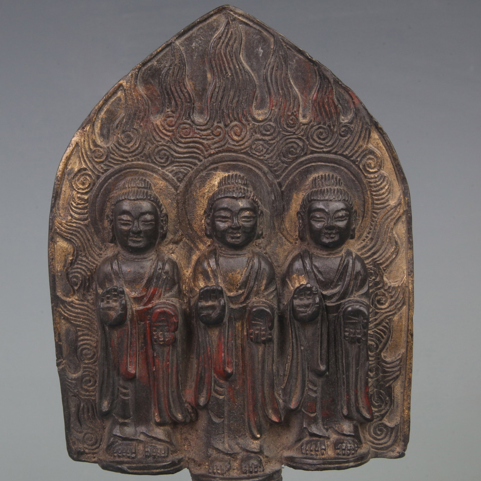 A FINE GILT BRONZE TRIAD SEATED STATUE