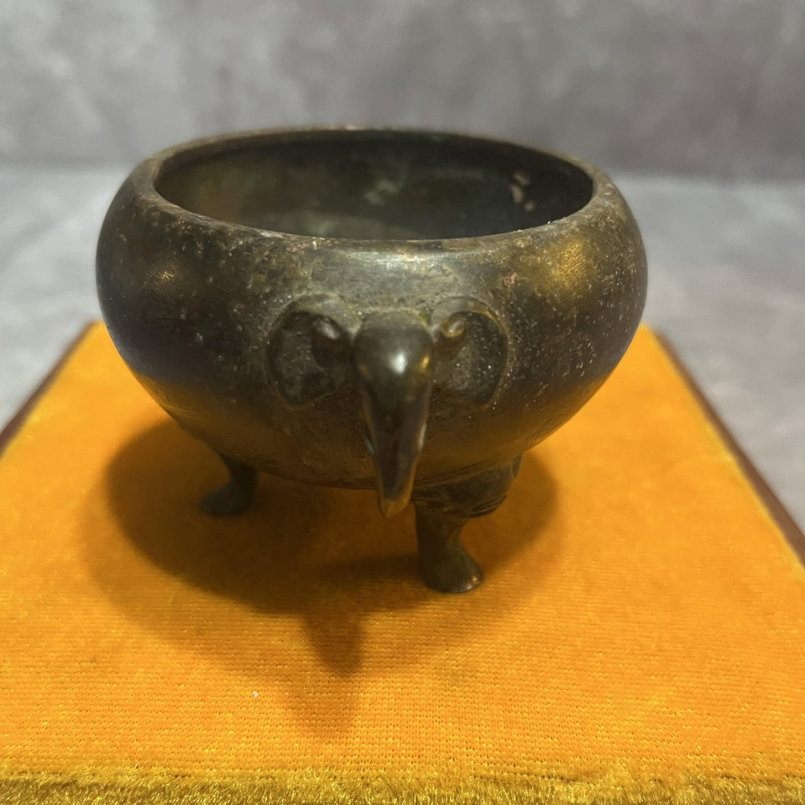 A FINE ELEPHANT EAR PATTERN BRONZE CENSER - 3