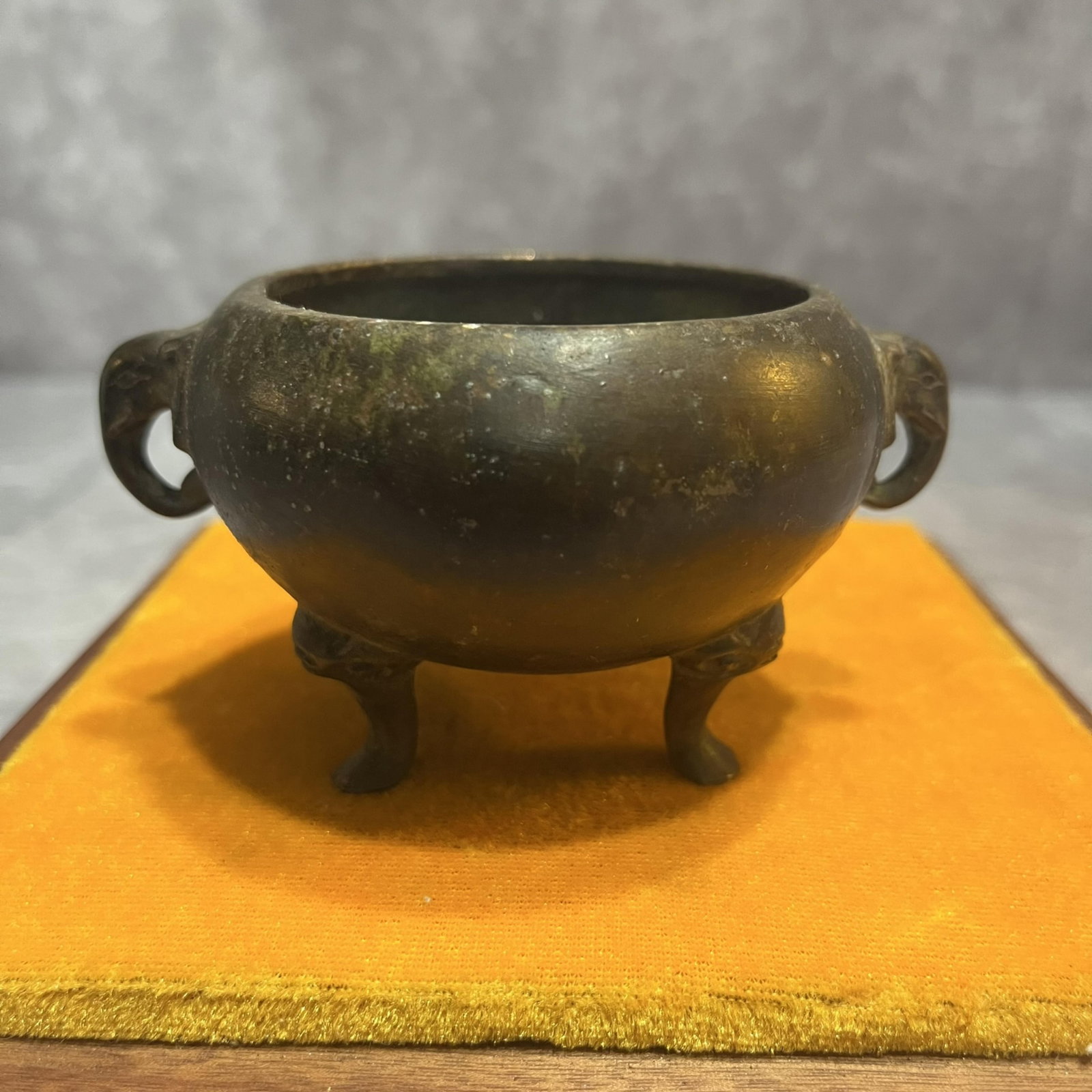 A FINE ELEPHANT EAR PATTERN BRONZE CENSER - 4
