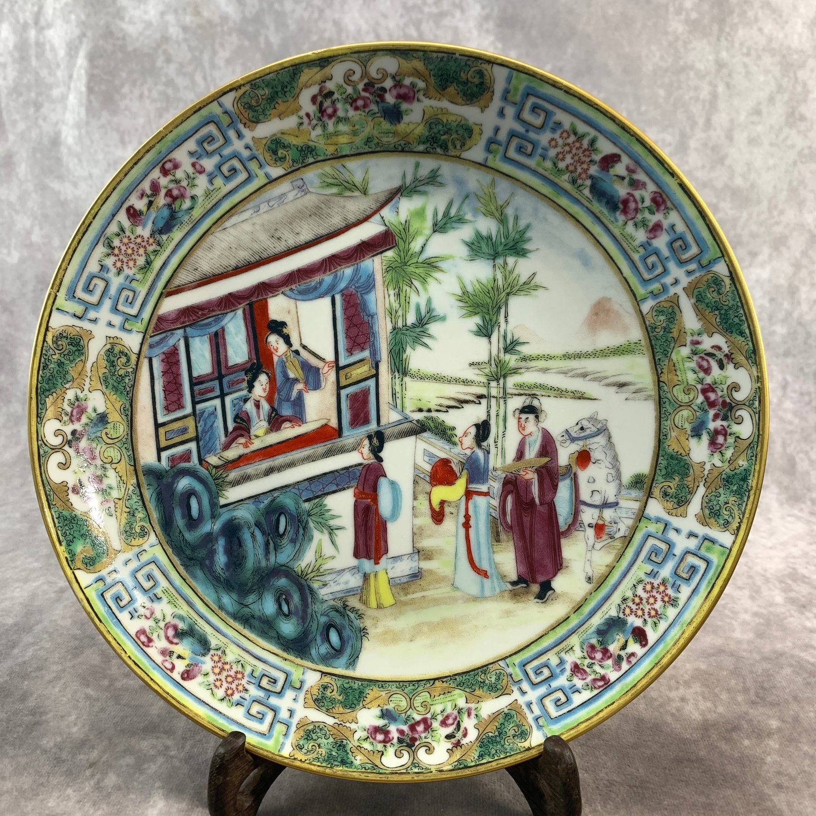 A FAMILLE-ROSE 'ROMANCE OF THE WESTERN CHAMBER' DISH