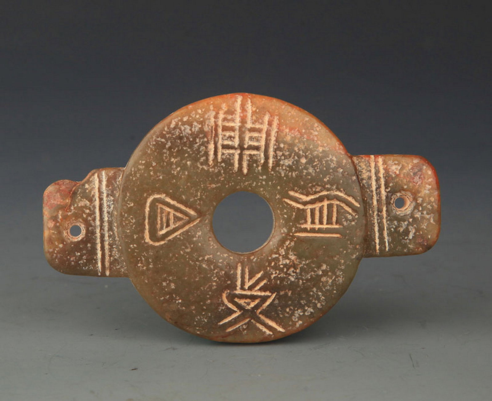 A COPY OF FINELY CARVED JADE PENDANT