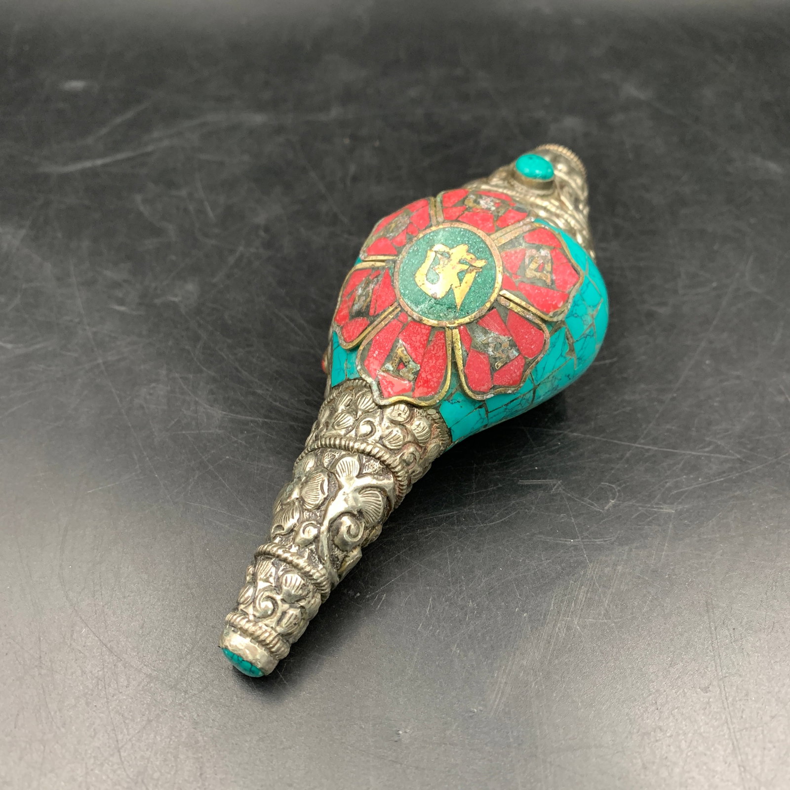 TIBETAN BUDDHIST CORAL AND TURQUOISE INLAID RITUAL CONCH SHELL