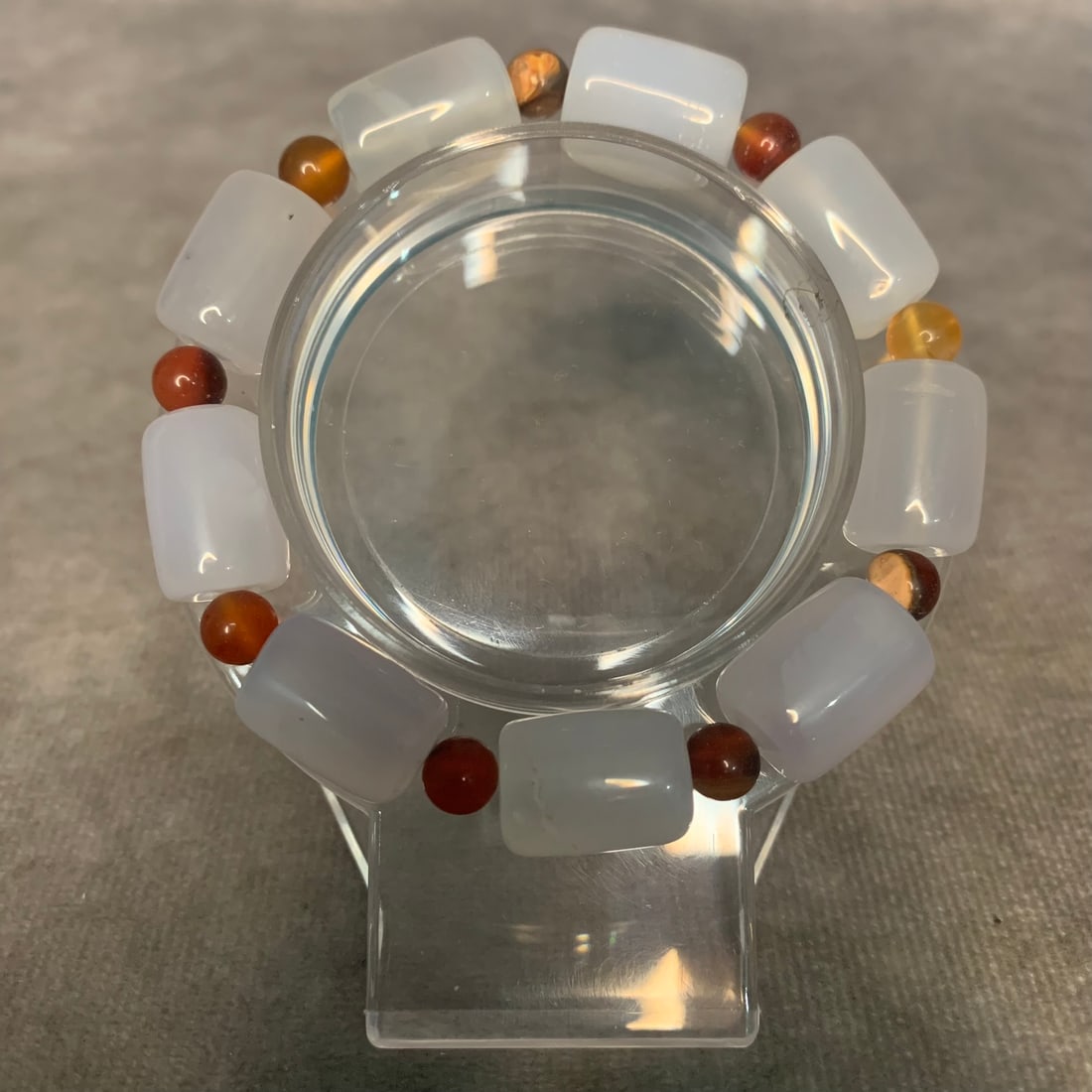 A FINE AGATE MADE BRACELETS: Modern: Diameter: 2 inch; Each Bead Diameter: 0.4 inch; Wooden base for diplay only