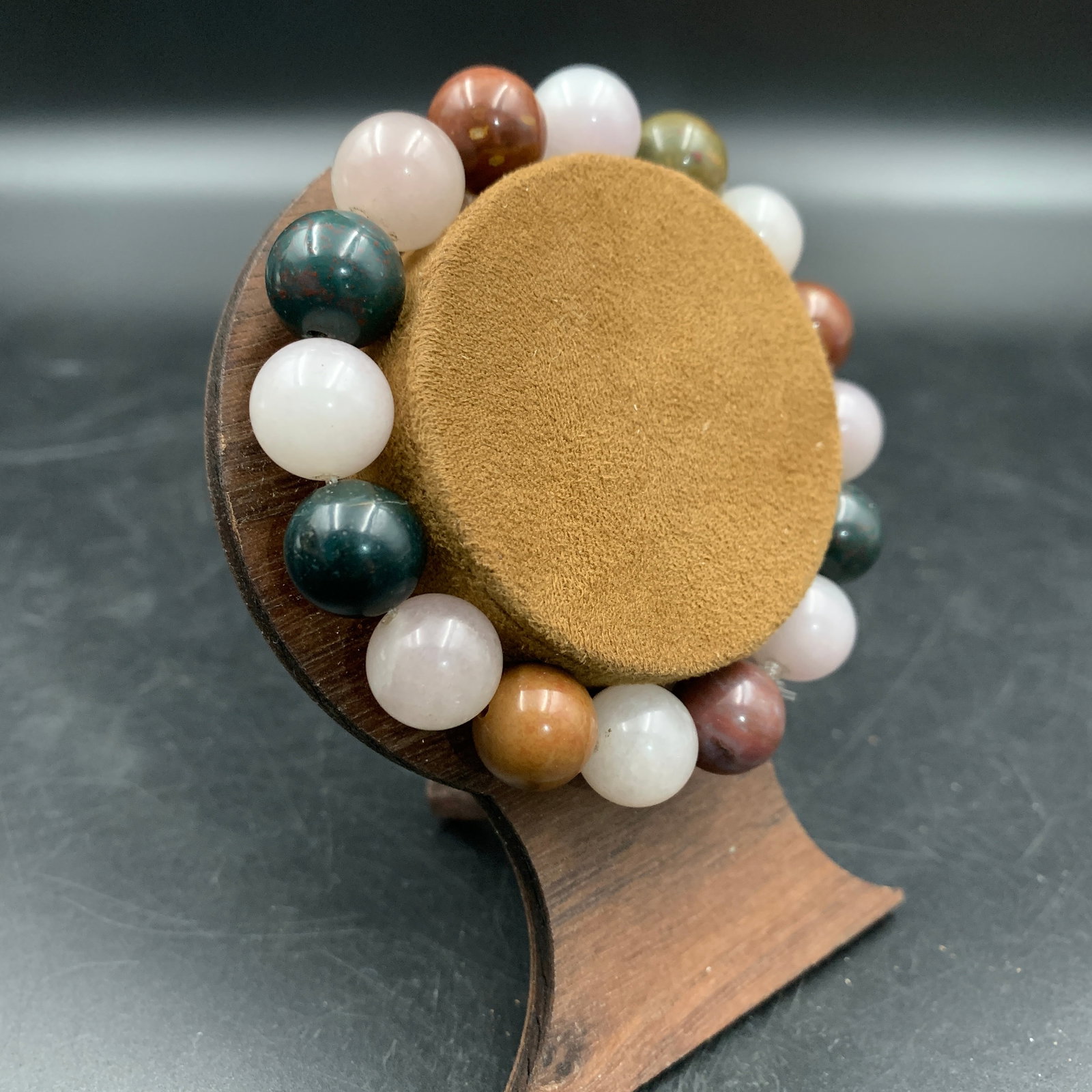 A FINE MULTI-COLORED GEMSTONE BRACELET - 3