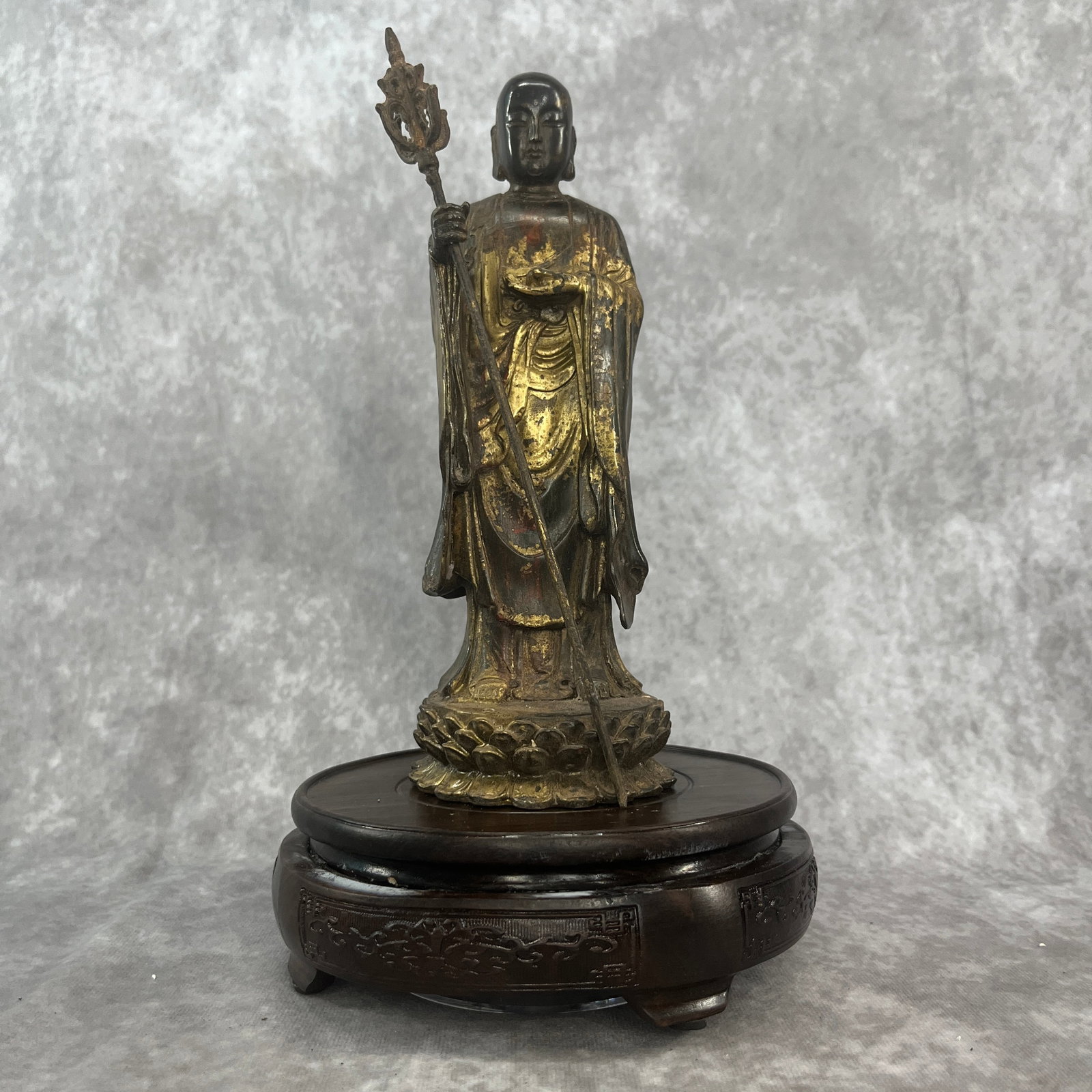 A FINE BRONZE STATUE OF KSITIGARBHA BODHISATTVA: 19th Century; High: 9 inch; Diameter: 3.2 inch; Wooden base for diplay only