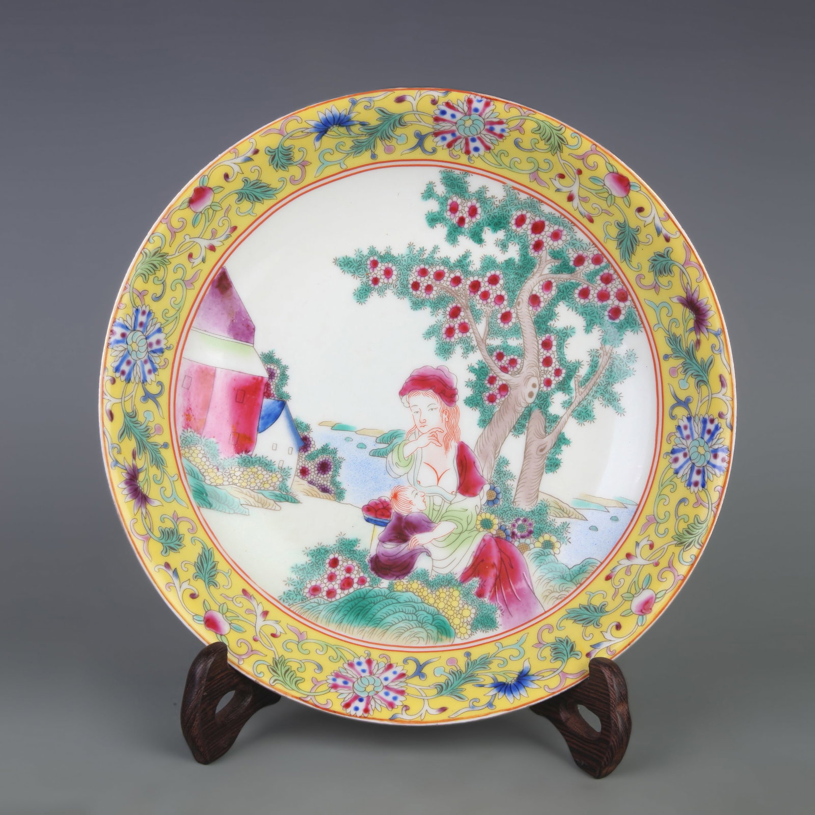 FAMILLE ROSE PORCELAIN PLATE WITH WESTERN FIGURES: Qing Dynasty Yong Zhen Period; Diameter: 8.0 inch; High: 1.8 inch; Wooden base for diplay only