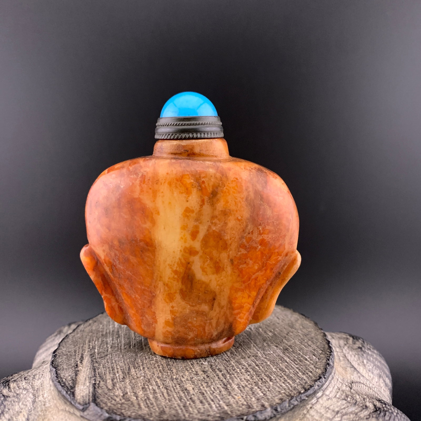 HAND-CARVED AGATE SHIELD-FORM SNUFF BOTTLE: Modern; Long: 2.2 inch; Width: 1.12 inch; High: 2.53 inch; Wooden base for diplay only