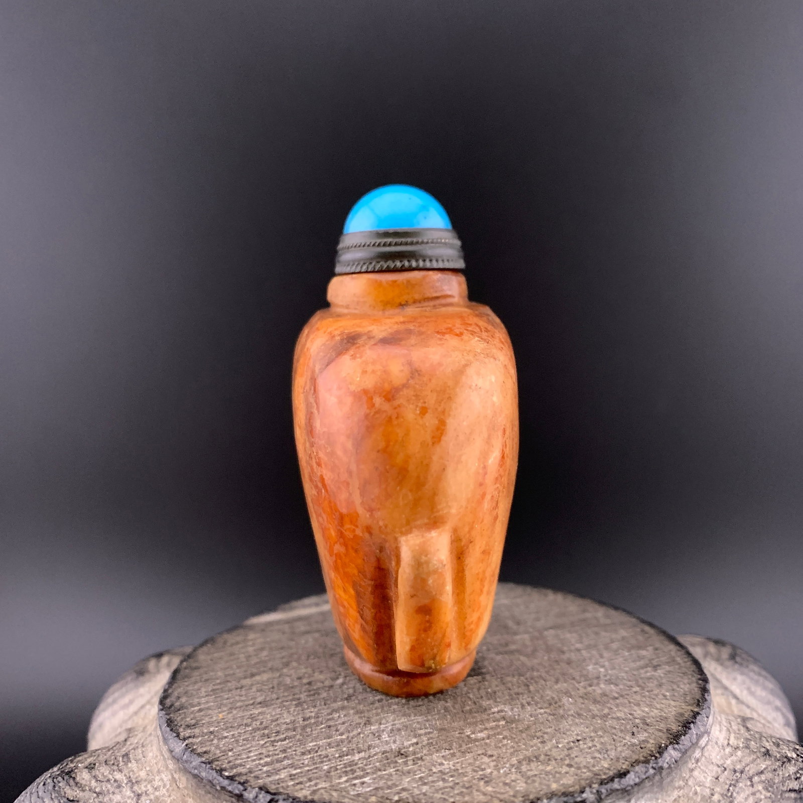 HAND-CARVED AGATE SHIELD-FORM SNUFF BOTTLE - 3
