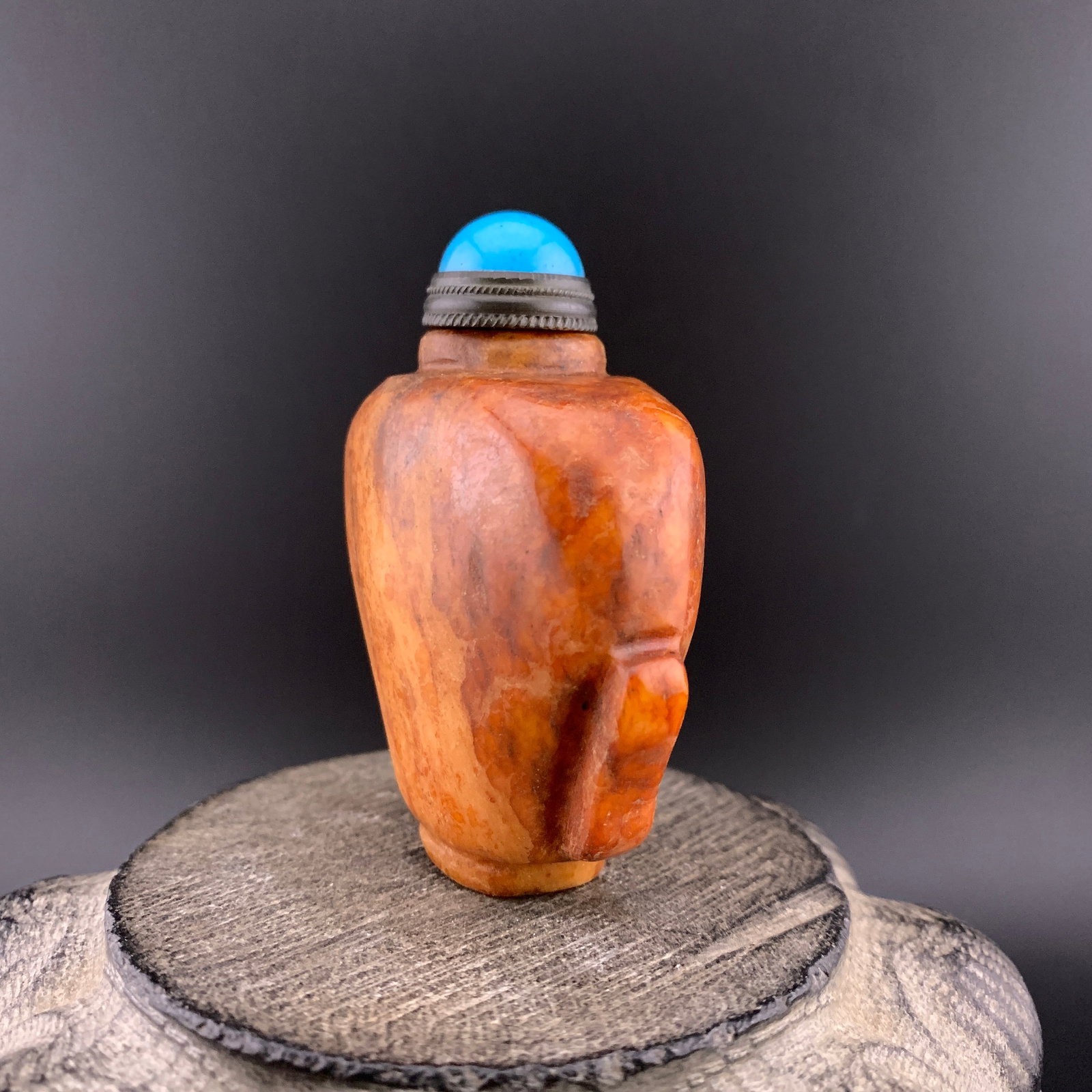 HAND-CARVED AGATE SHIELD-FORM SNUFF BOTTLE - 6