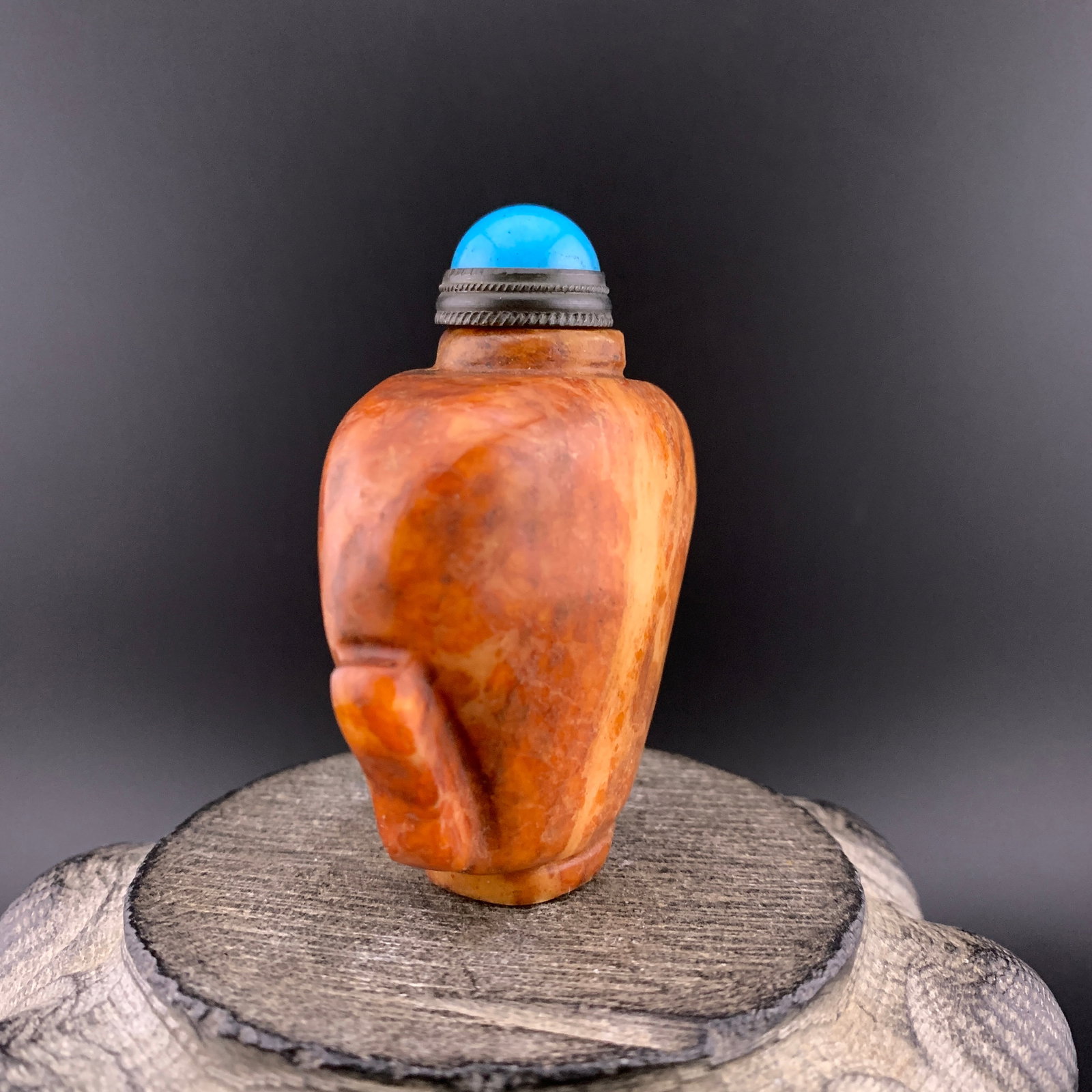 HAND-CARVED AGATE SHIELD-FORM SNUFF BOTTLE - 7